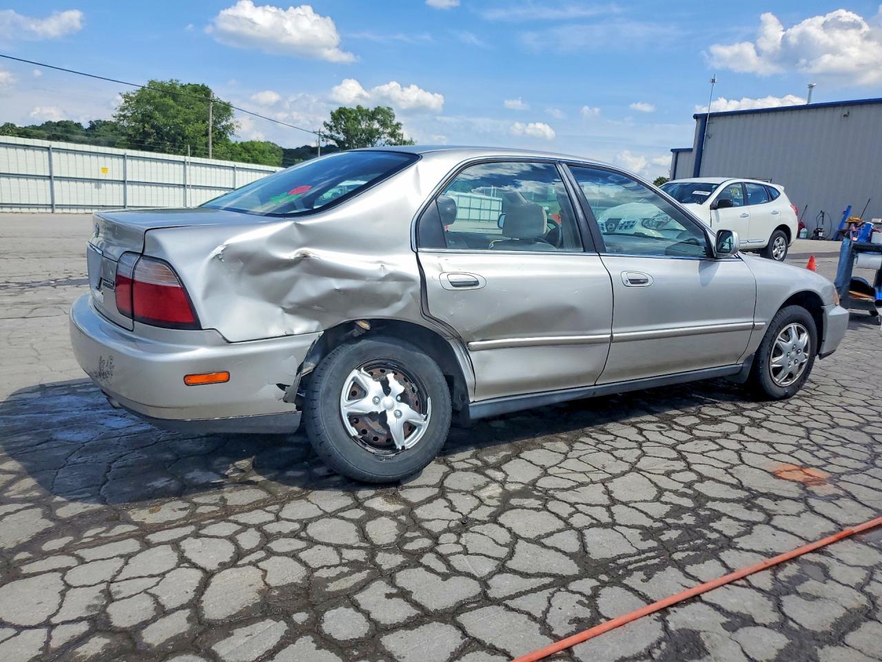 1996 Honda Accord Dx 25th Anniversary Silver vin: 1HGCD5686TA094719