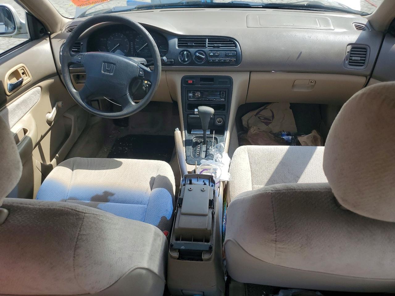 1996 Honda Accord Dx 25th Anniversary Silver vin: 1HGCD5686TA094719