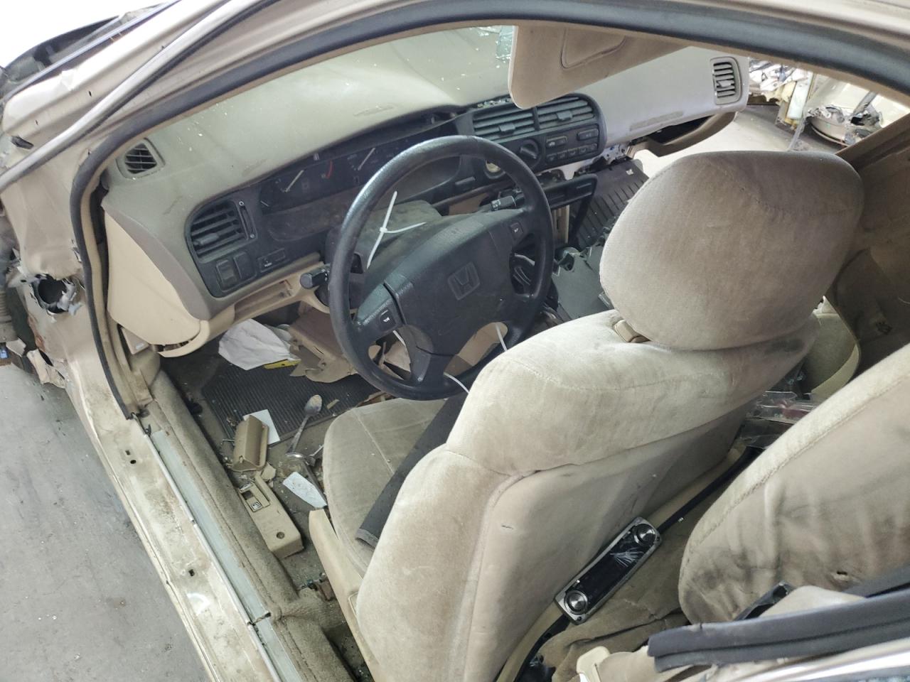 1994 Honda Accord Lx Gold vin: 1HGCD713XRA040002