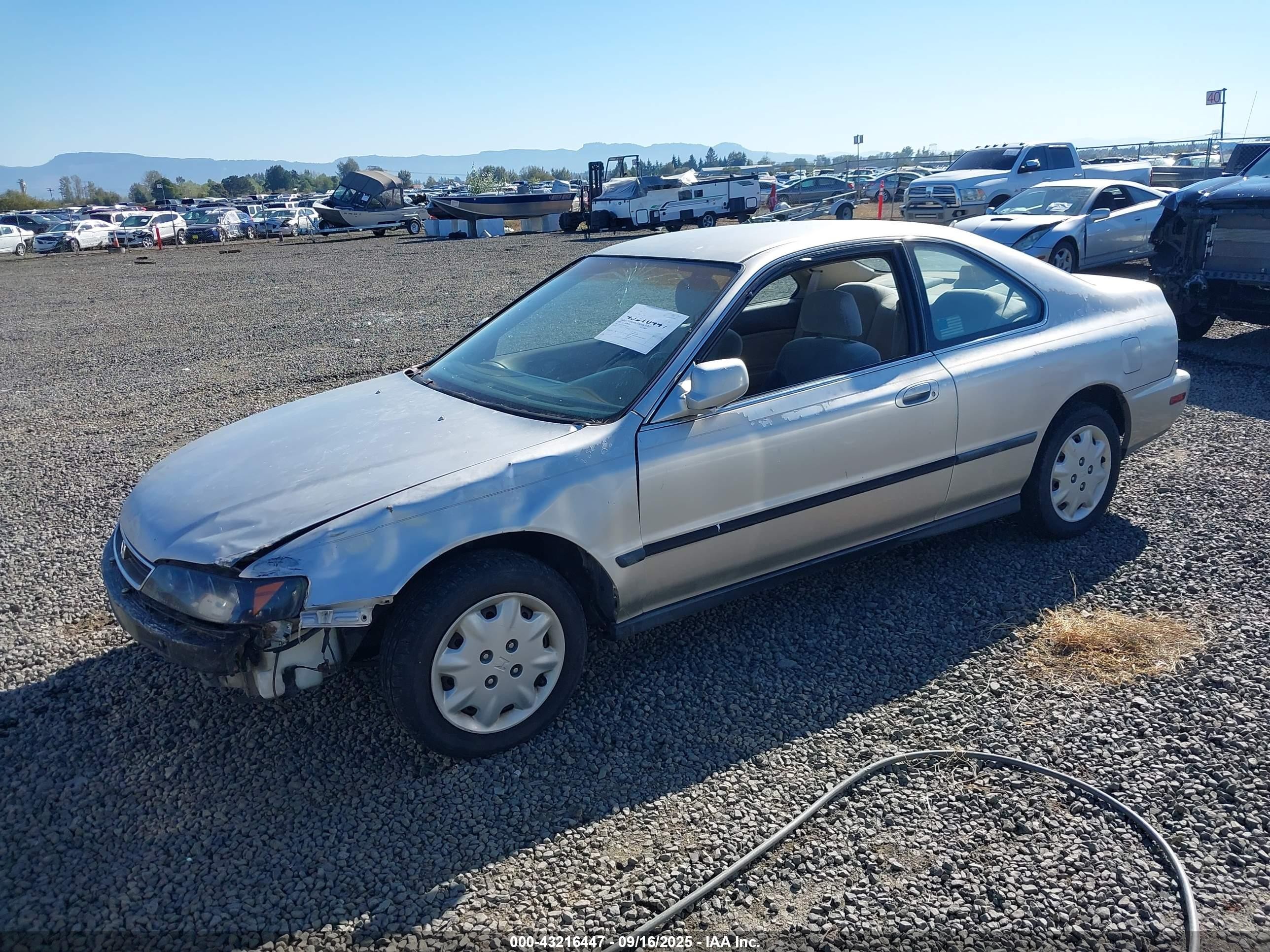 1996 Honda Accord Lx Silver vin: 1HGCD7230TA001943