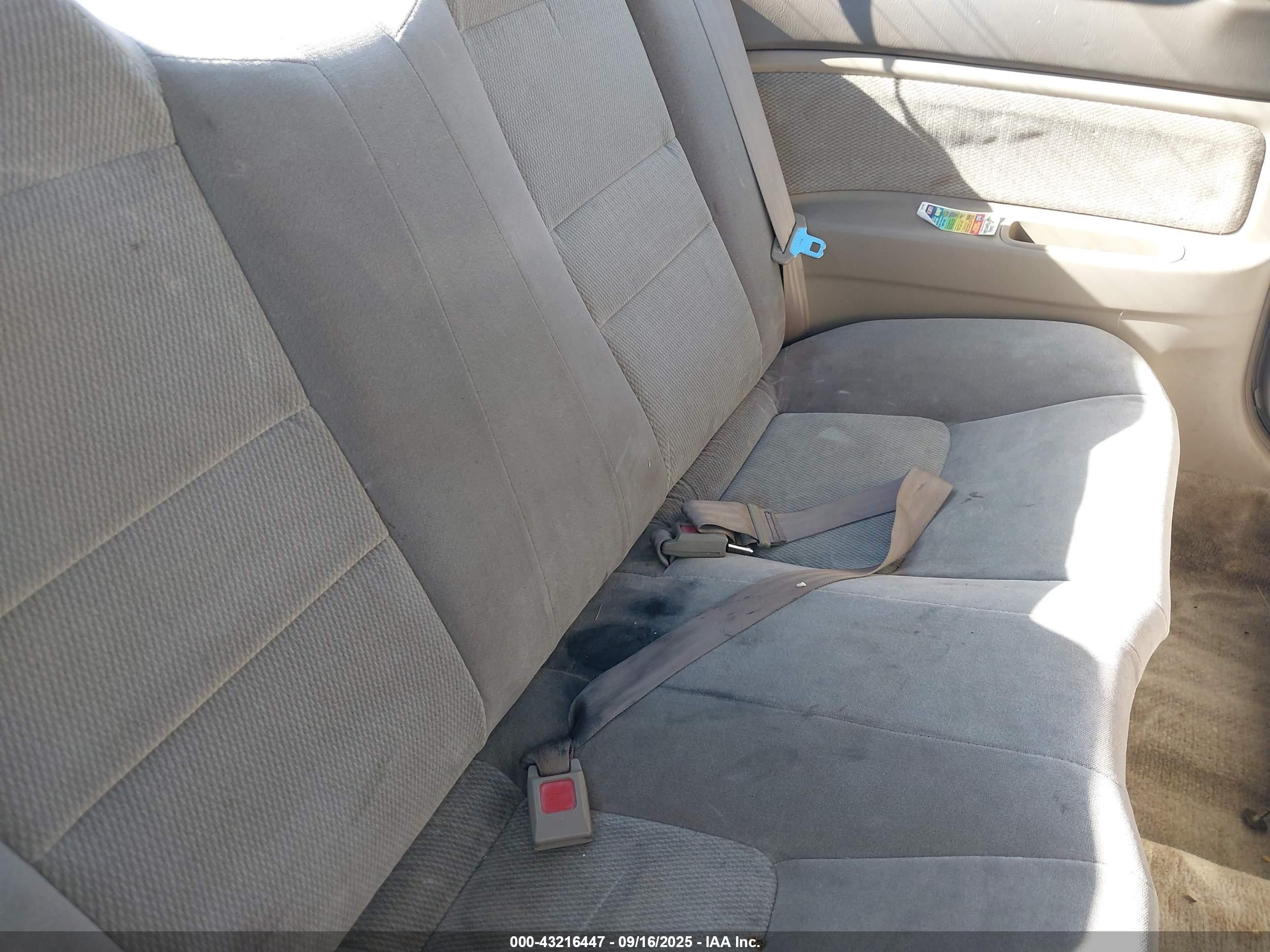 1996 Honda Accord Lx Silver vin: 1HGCD7230TA001943