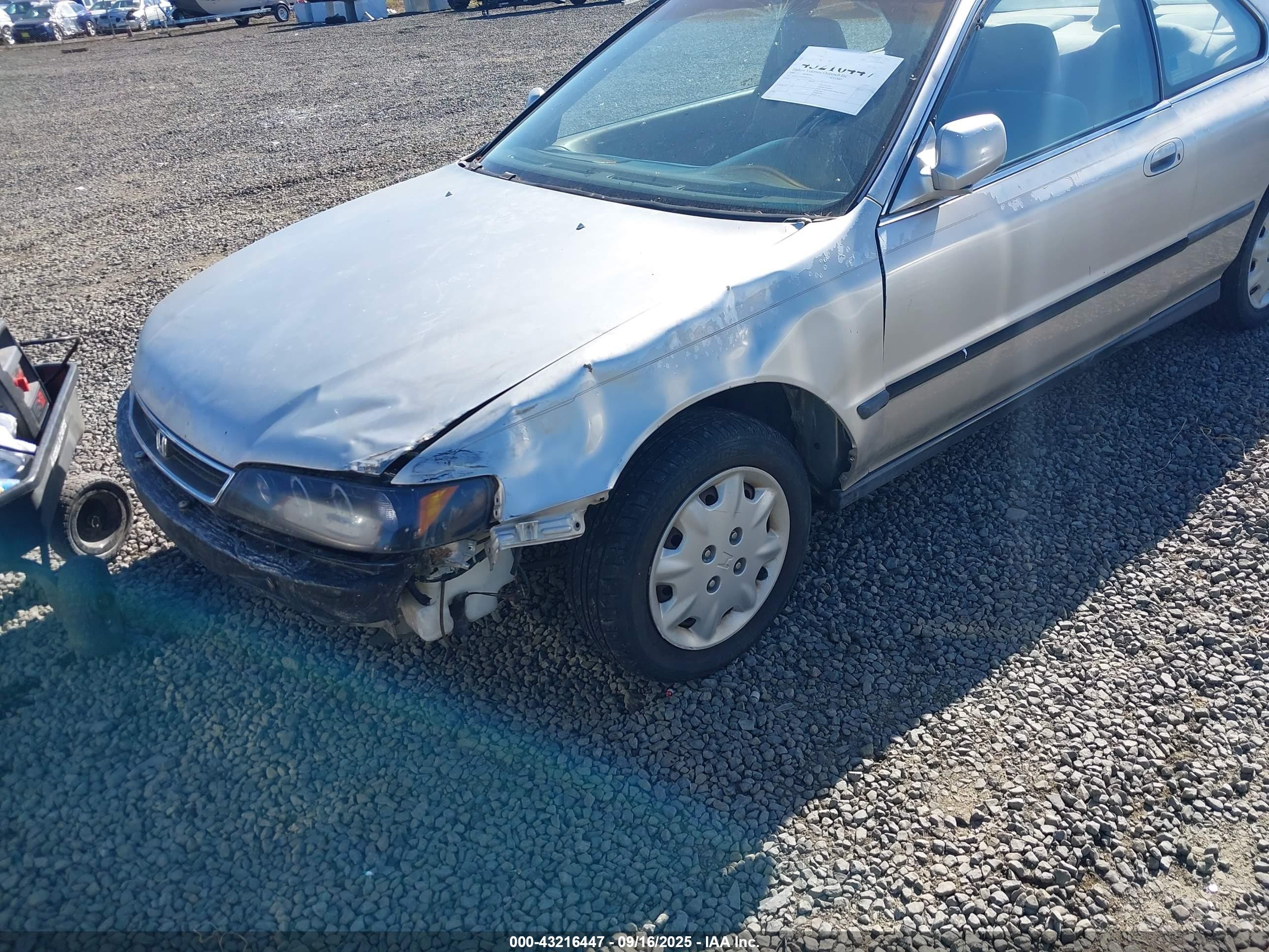 1996 Honda Accord Lx Silver vin: 1HGCD7230TA001943