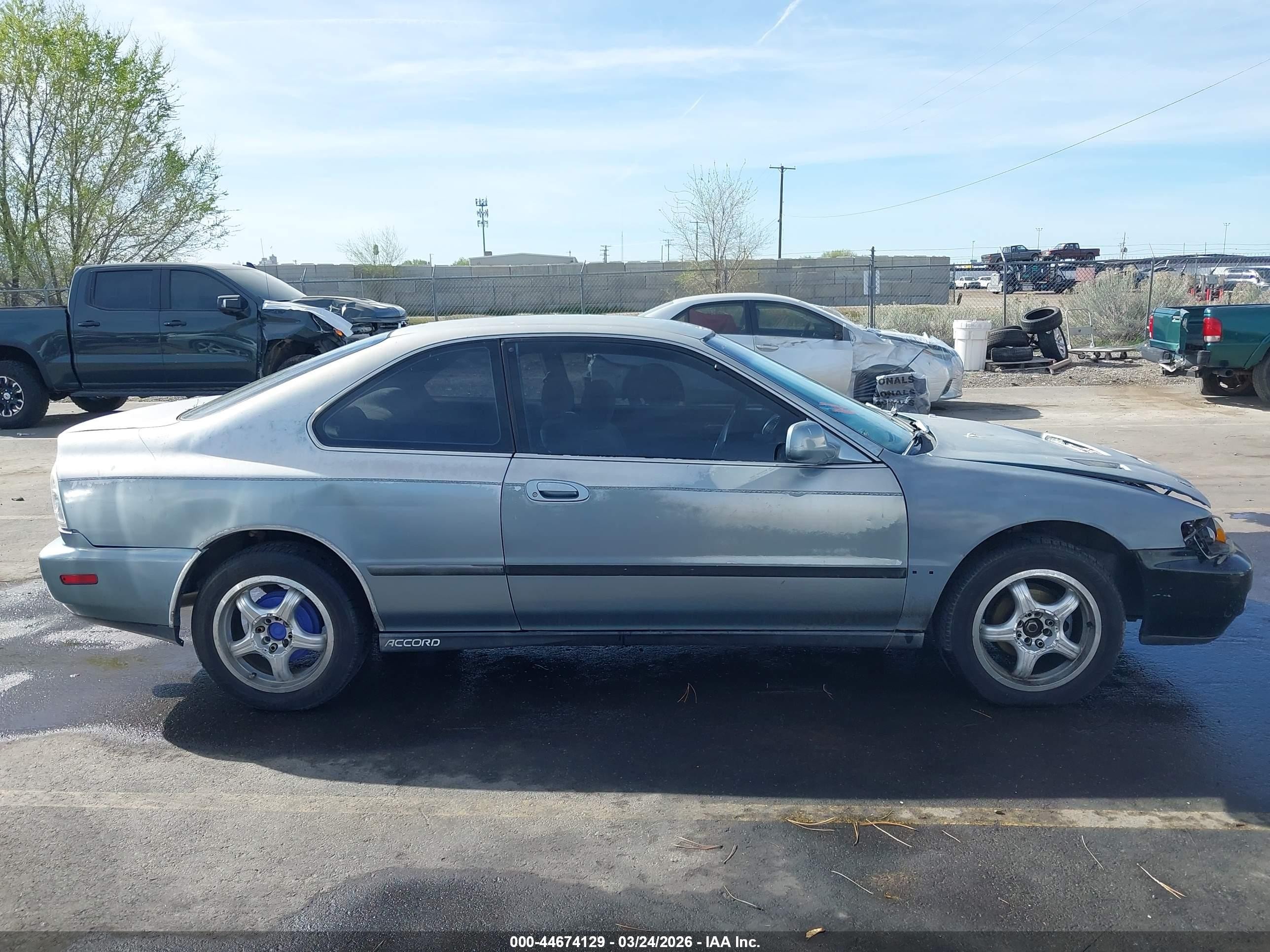 1996 Honda Accord Lx Gray vin: 1HGCD7233TA019126