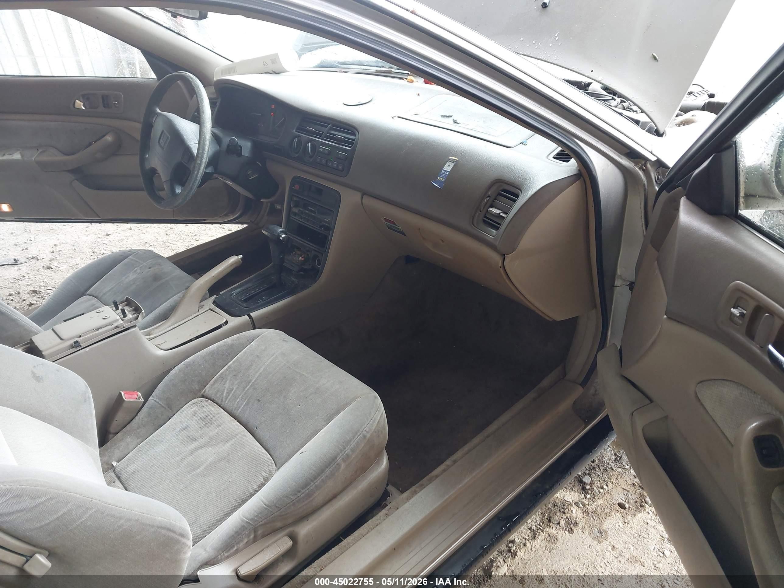 1996 Honda Accord Lx Gold vin: 1HGCD7235TA027776