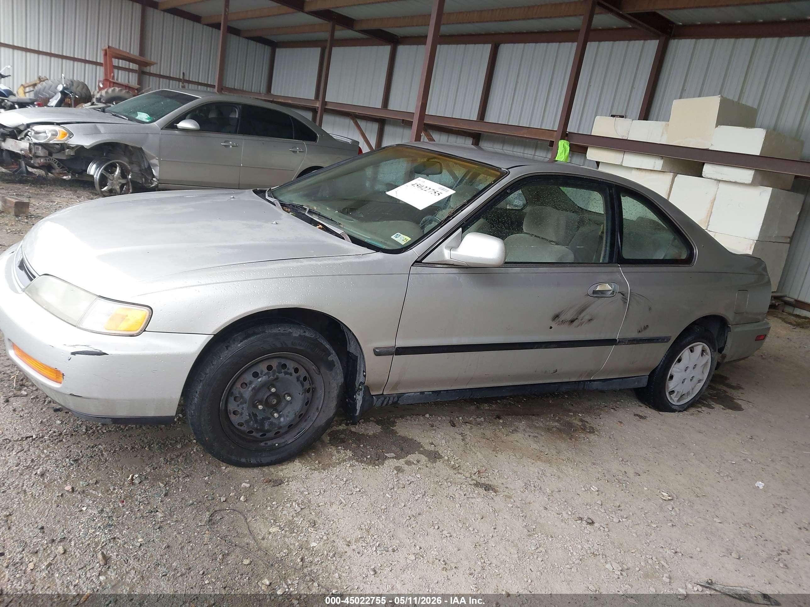 1996 Honda Accord Lx Gold vin: 1HGCD7235TA027776