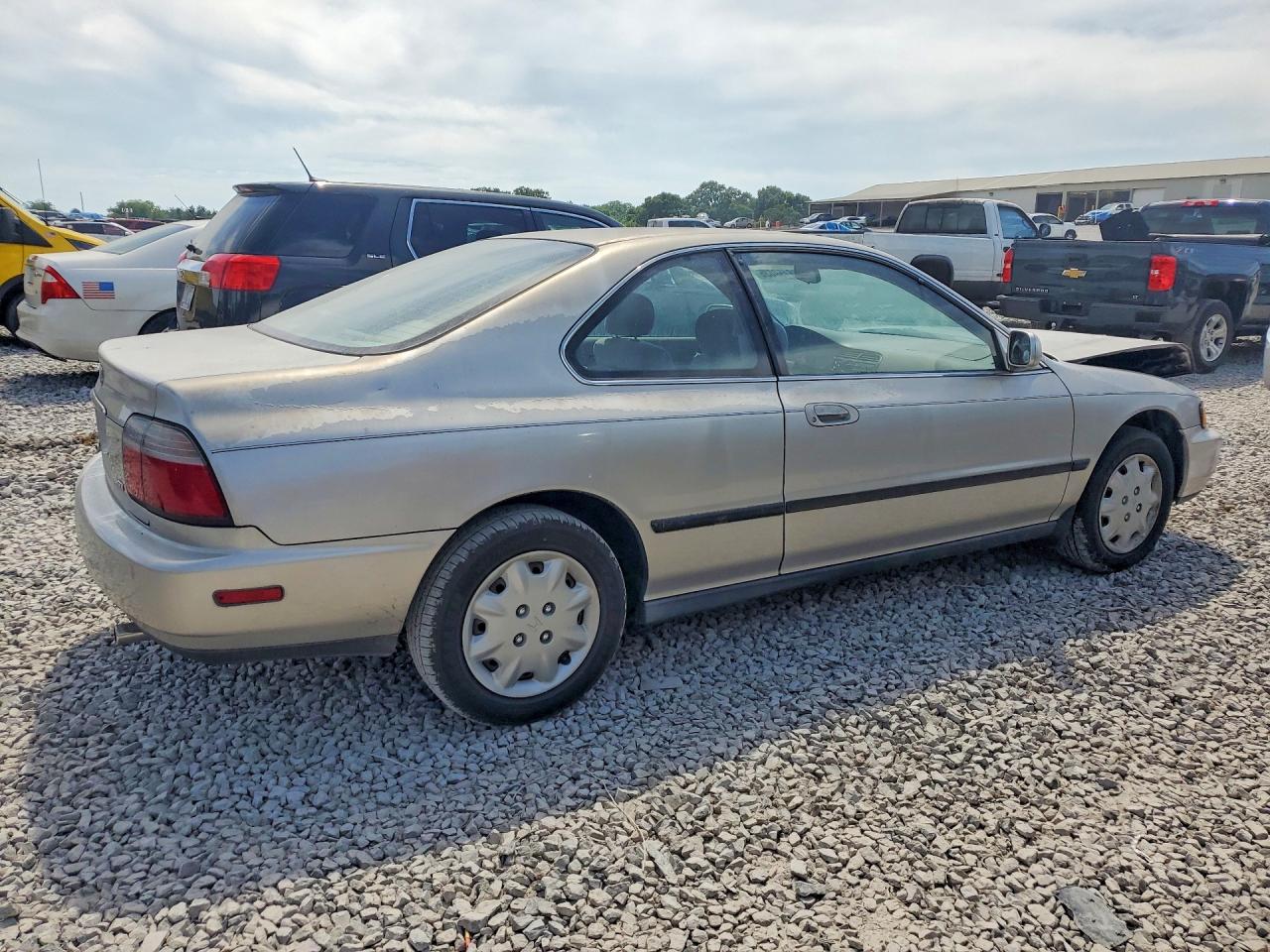 1996 Honda Accord Lx Silver vin: 1HGCD723XTA039115