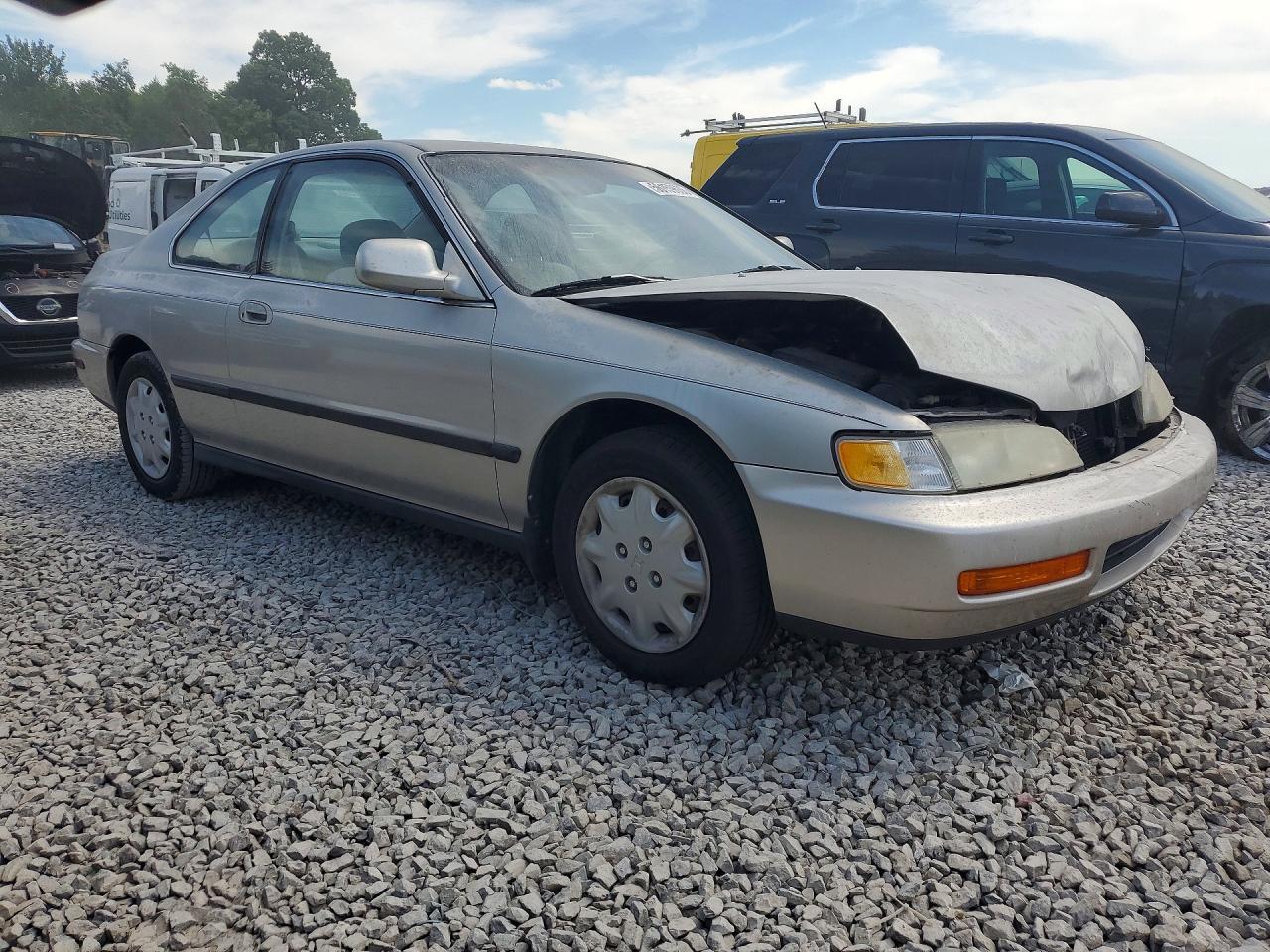 1996 Honda Accord Lx Silver vin: 1HGCD723XTA039115
