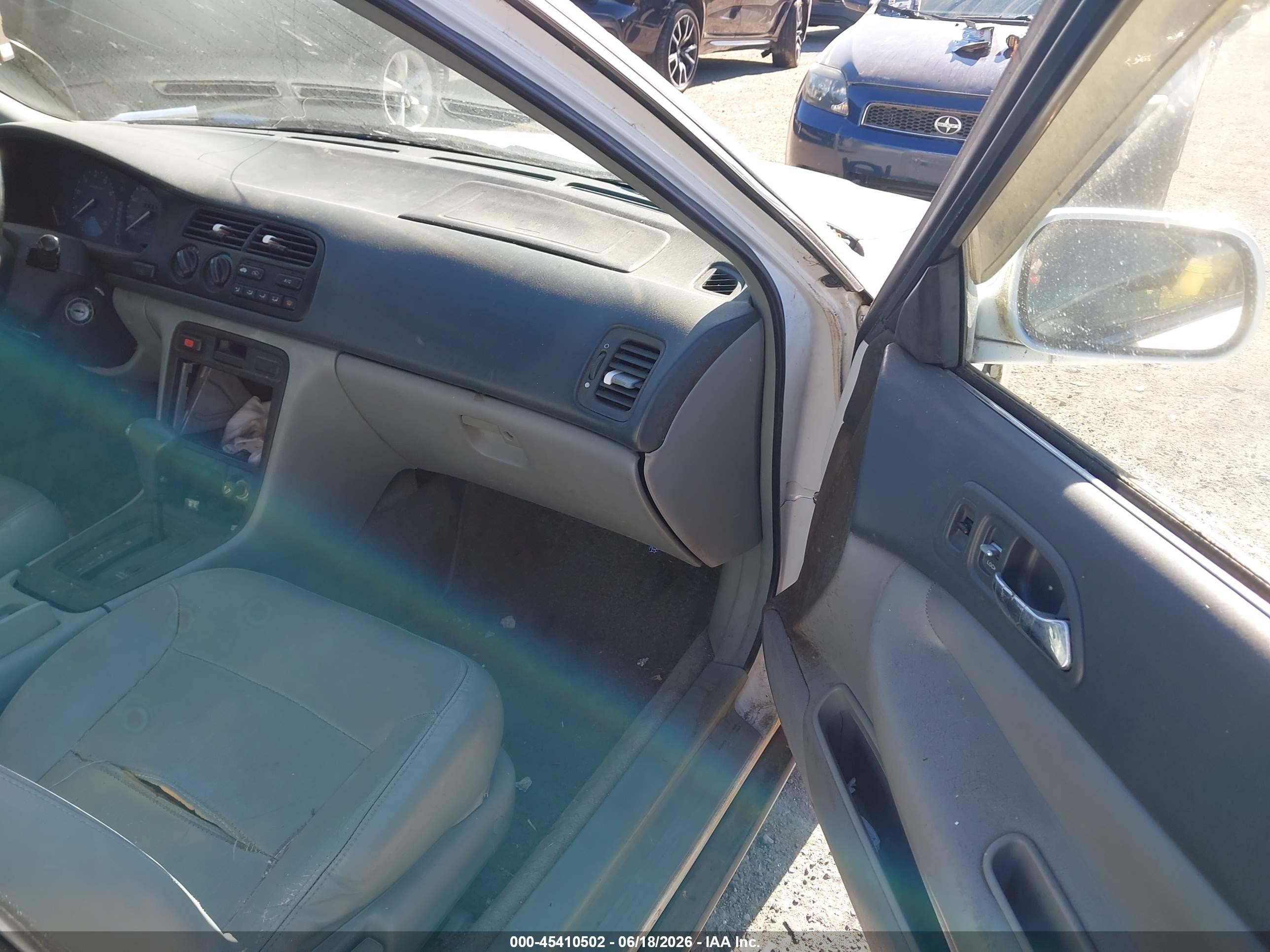 1995 Honda Accord Ex White vin: 1HGCE6669SA017407