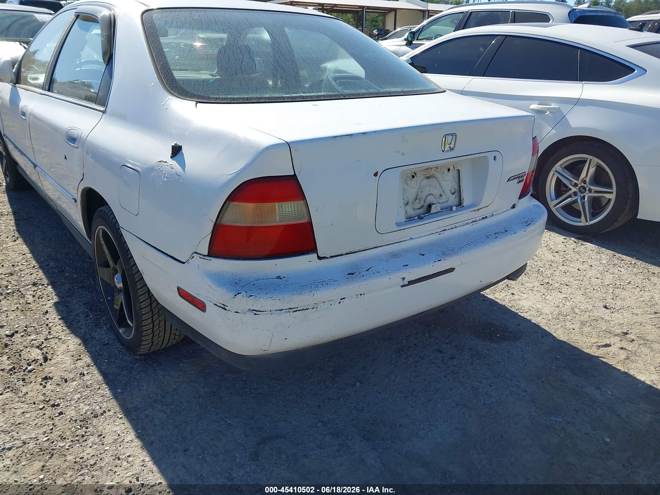 1995 Honda Accord Ex White vin: 1HGCE6669SA017407