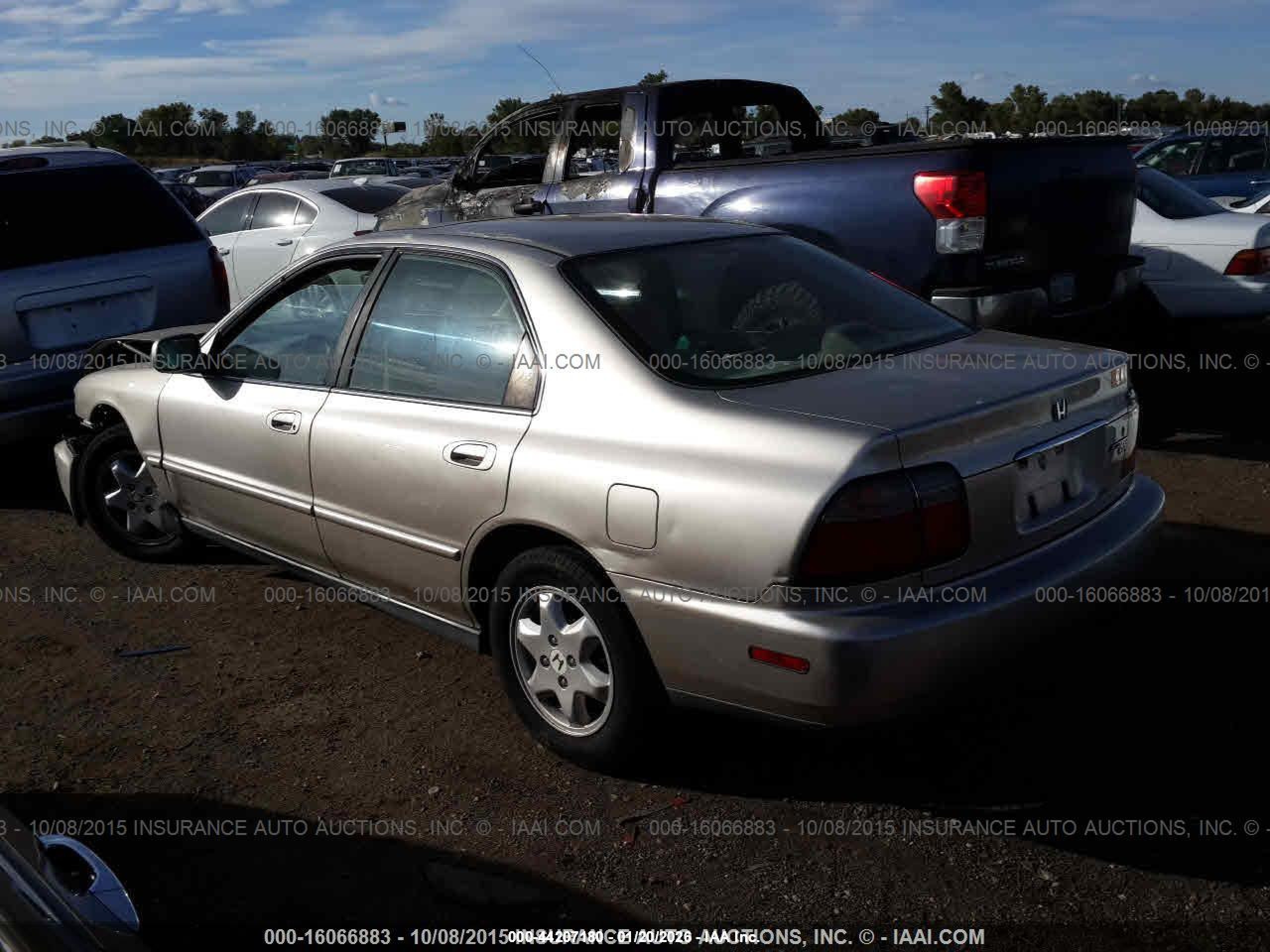 1997 Honda Accord Sdn Ex Gold vin: 1HGCE6672VA002177