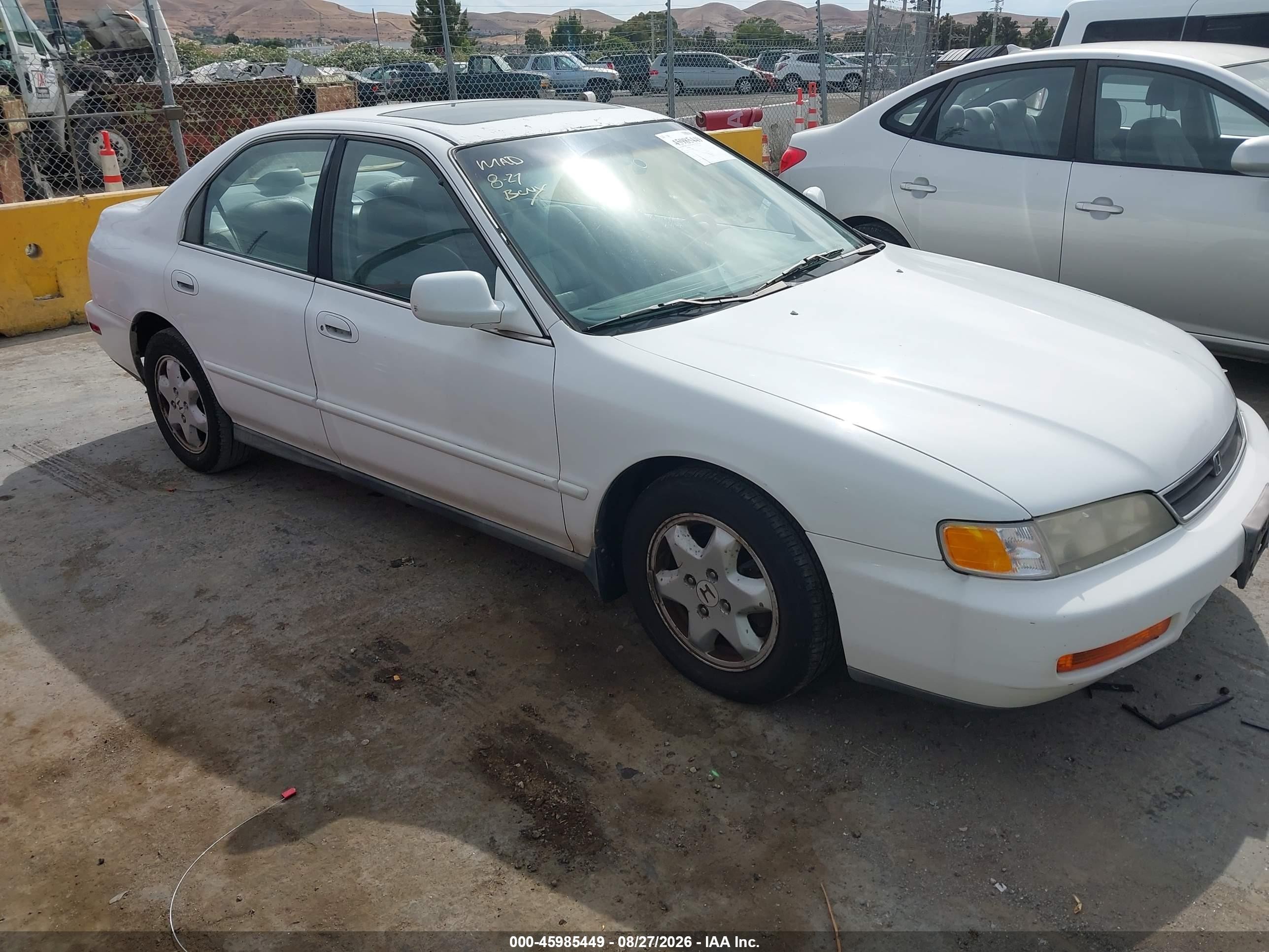 1997 Honda Accord Ex V6 White vin: 1HGCE6676VA014266