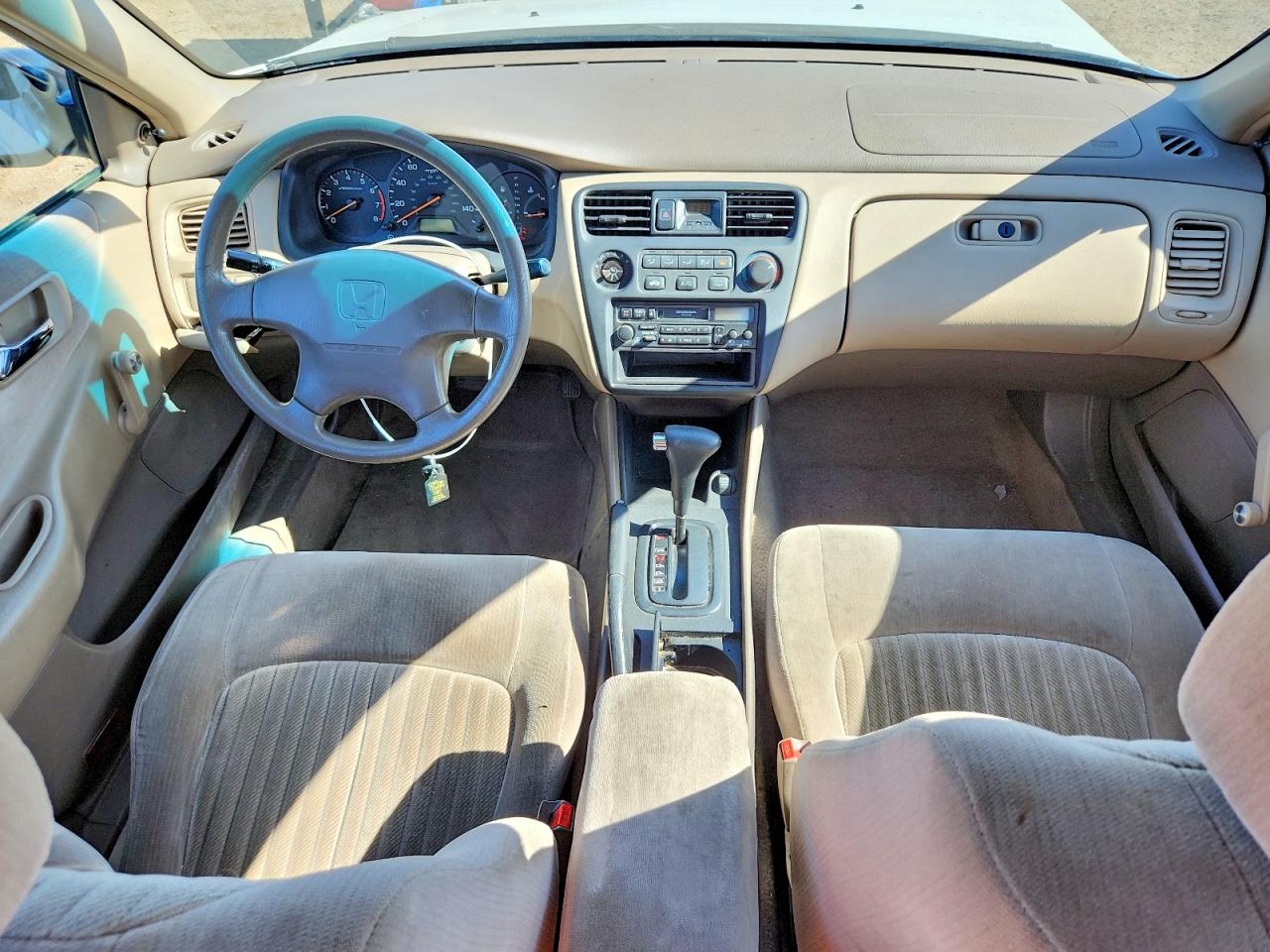 1998 Honda Accord Dx White vin: 1HGCF8641WA175432