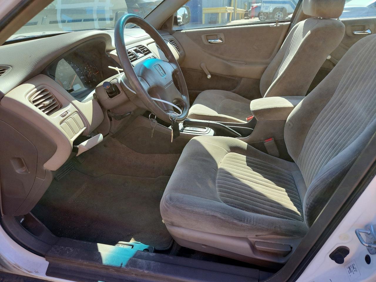 1998 Honda Accord Dx White vin: 1HGCF8641WA175432