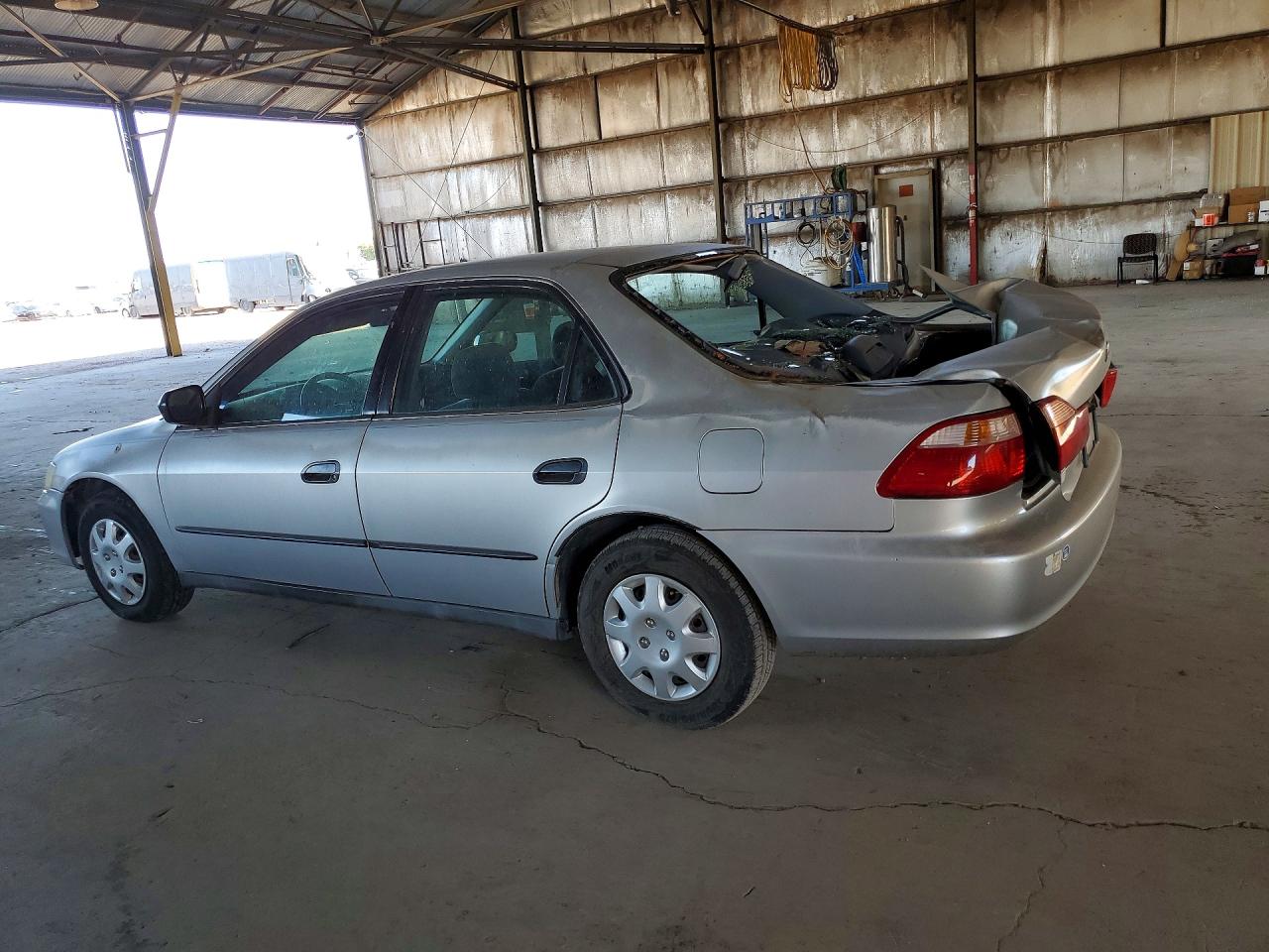 2000 Honda Accord Dx Silver vin: 1HGCF8645YA082044