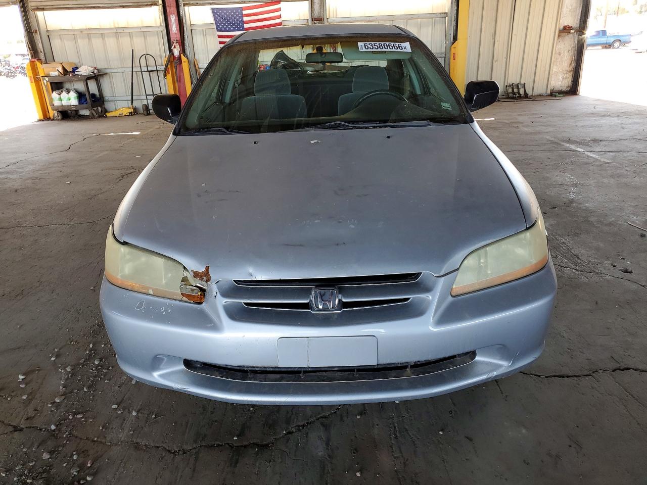 2000 Honda Accord Dx Silver vin: 1HGCF8645YA082044