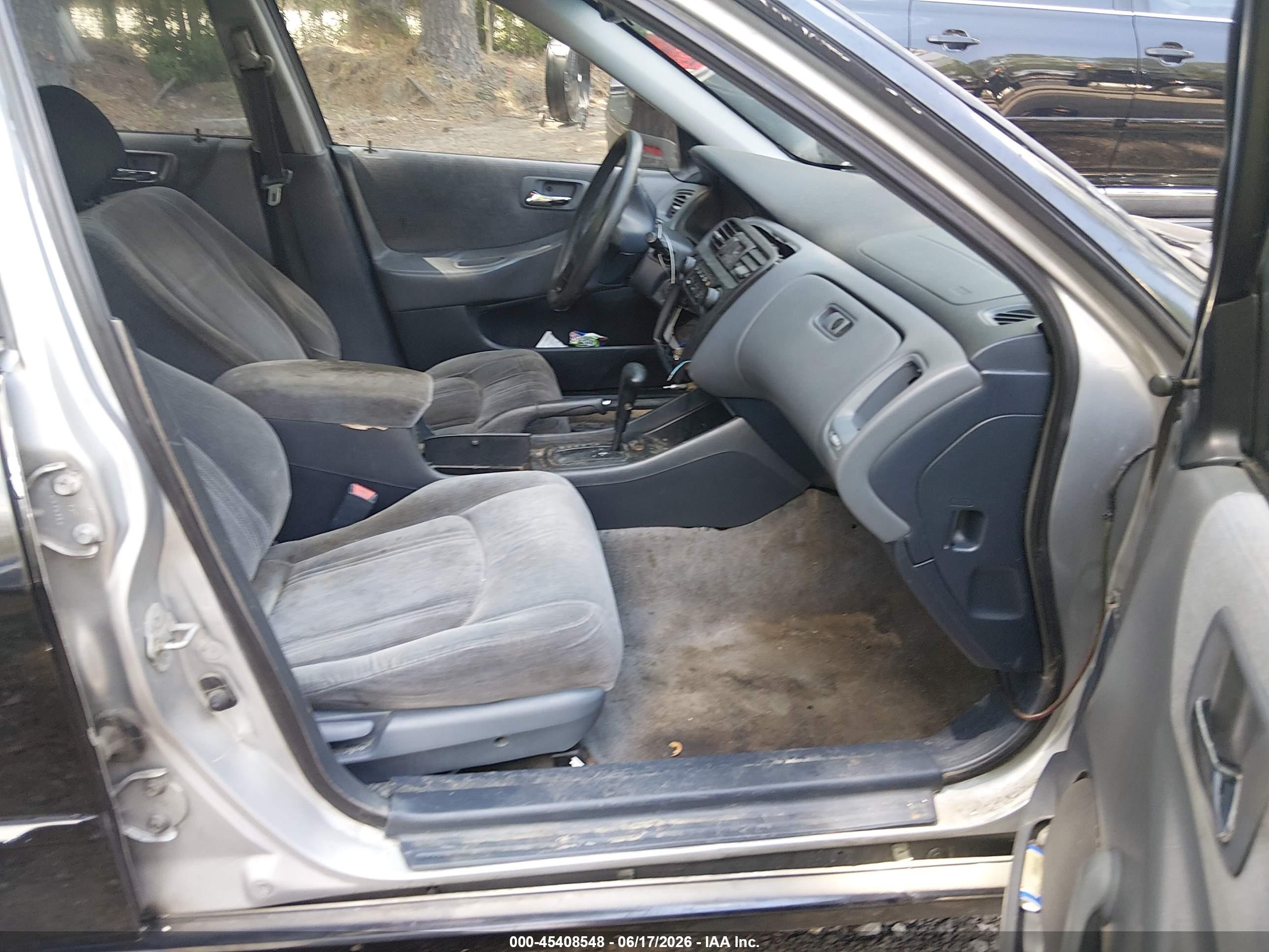 2000 Honda Accord 2.3 Dx Black vin: 1HGCF8645YA144915