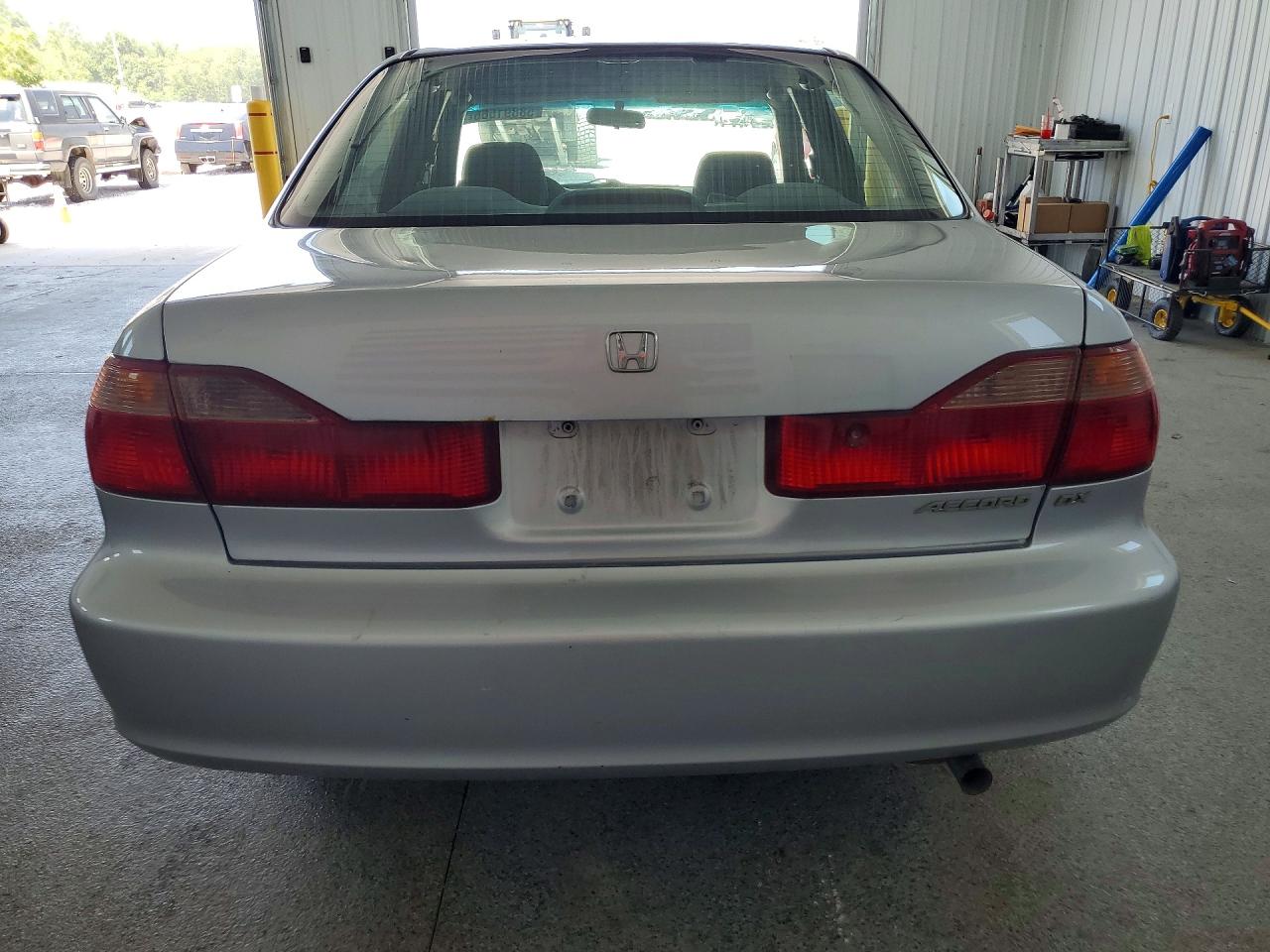 1999 Honda Accord Dx Silver vin: 1HGCF8649XA024792
