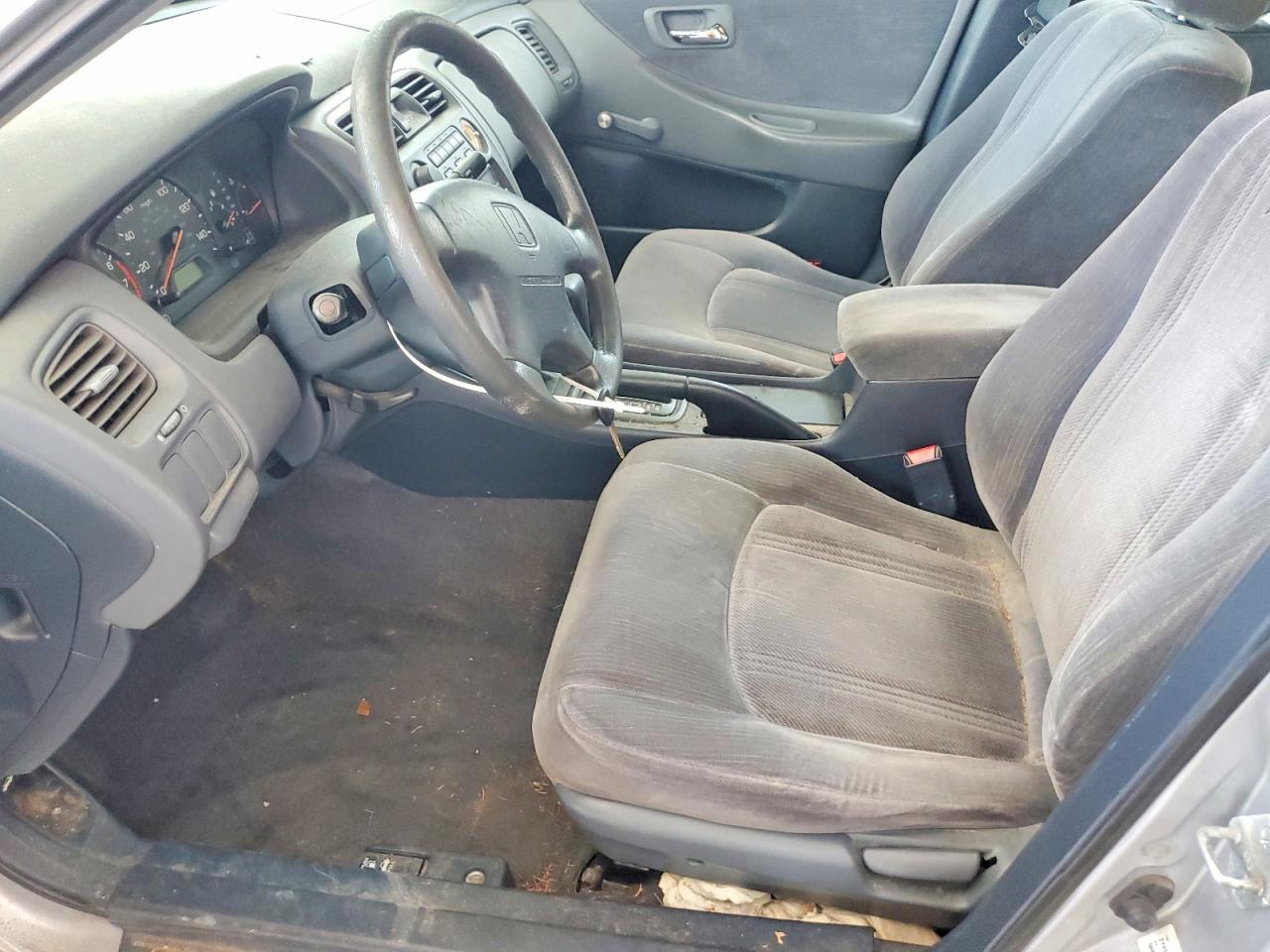 1999 Honda Accord Dx Silver vin: 1HGCF8649XA024792