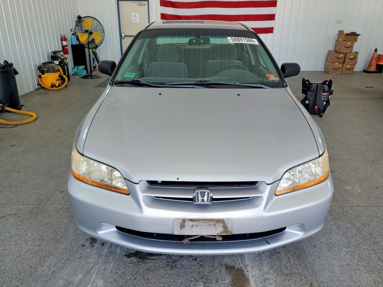 1999 Honda Accord Dx Silver vin: 1HGCF8649XA024792