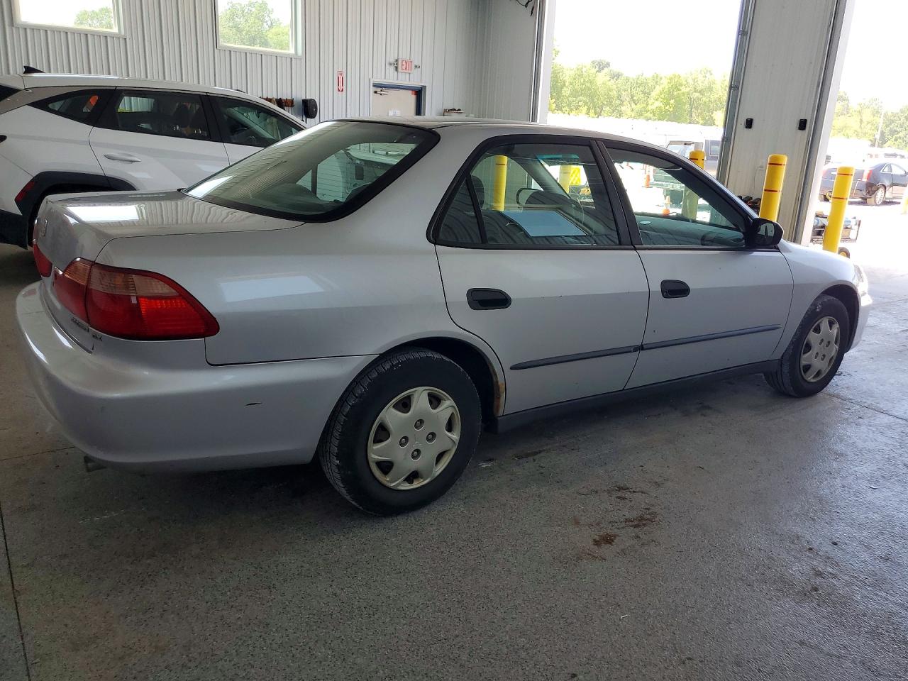 1999 Honda Accord Dx Silver vin: 1HGCF8649XA024792