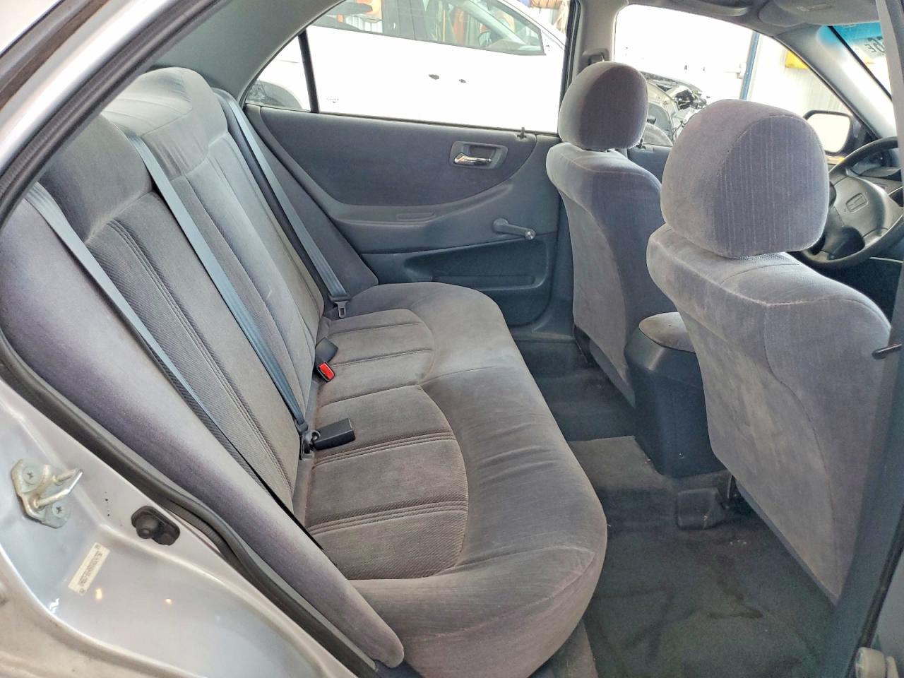 1999 Honda Accord Dx Silver vin: 1HGCF8649XA024792