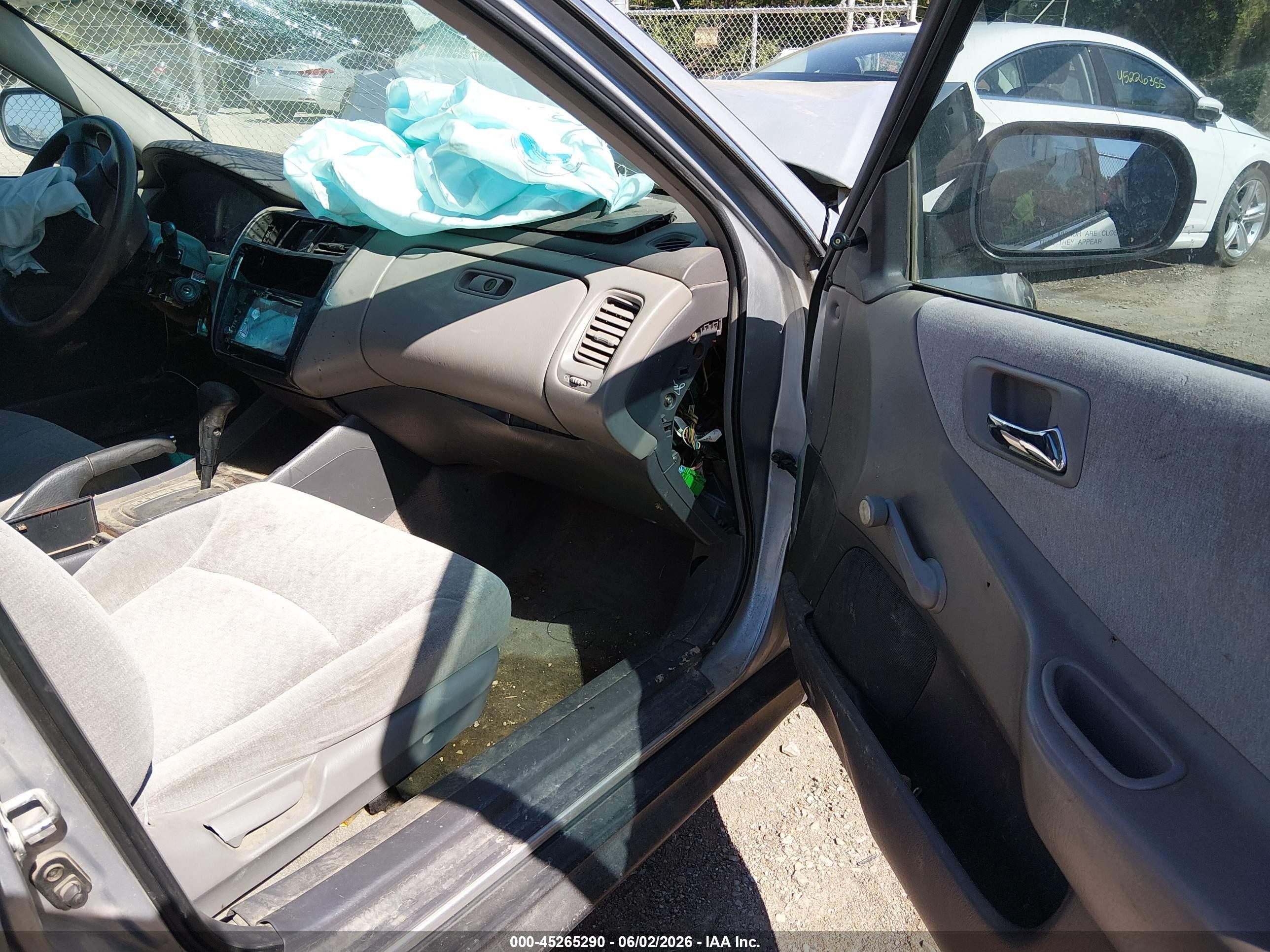 2001 Honda Accord Value Package Silver vin: 1HGCF86601A106967