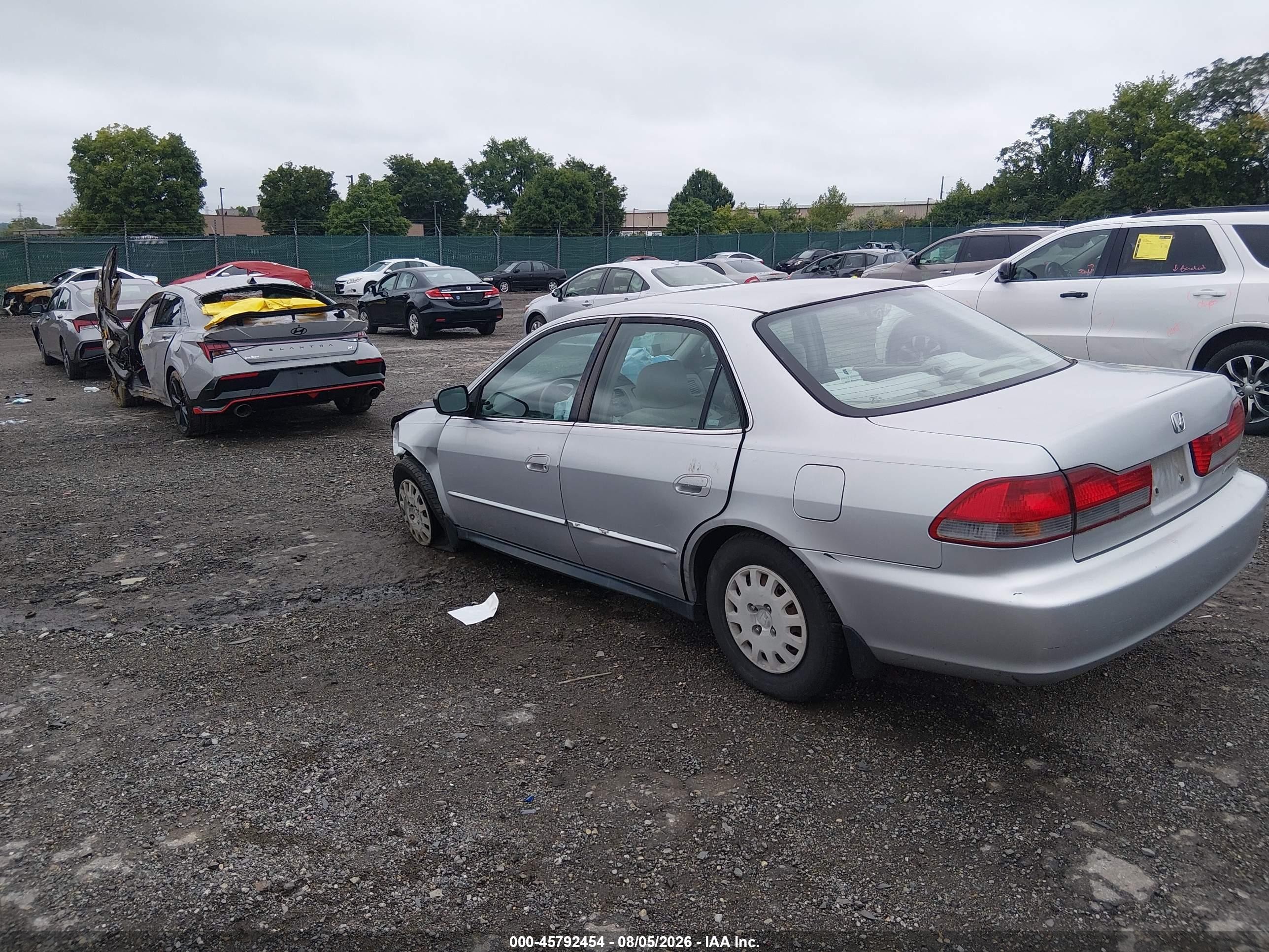 2002 Honda Accord 2.3 Vp Silver vin: 1HGCF86602A012475