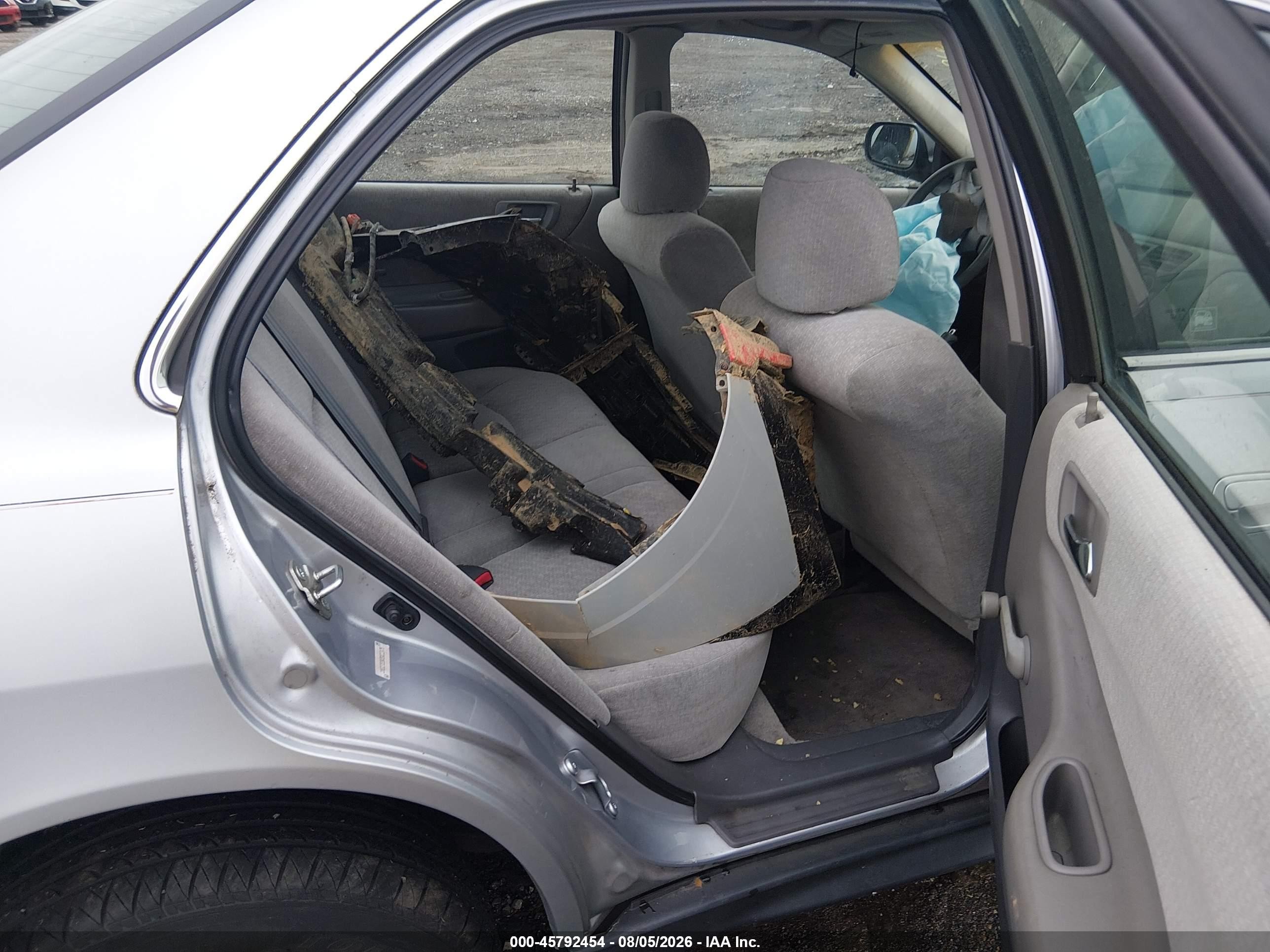2002 Honda Accord 2.3 Vp Silver vin: 1HGCF86602A012475