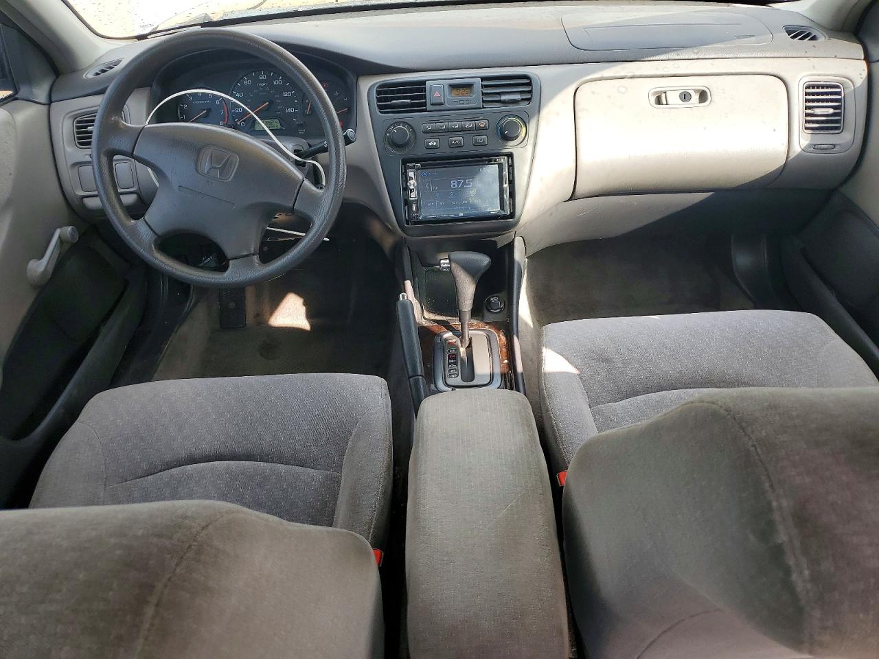 2002 Honda Accord Value Серебряный vin: 1HGCF86602A153384