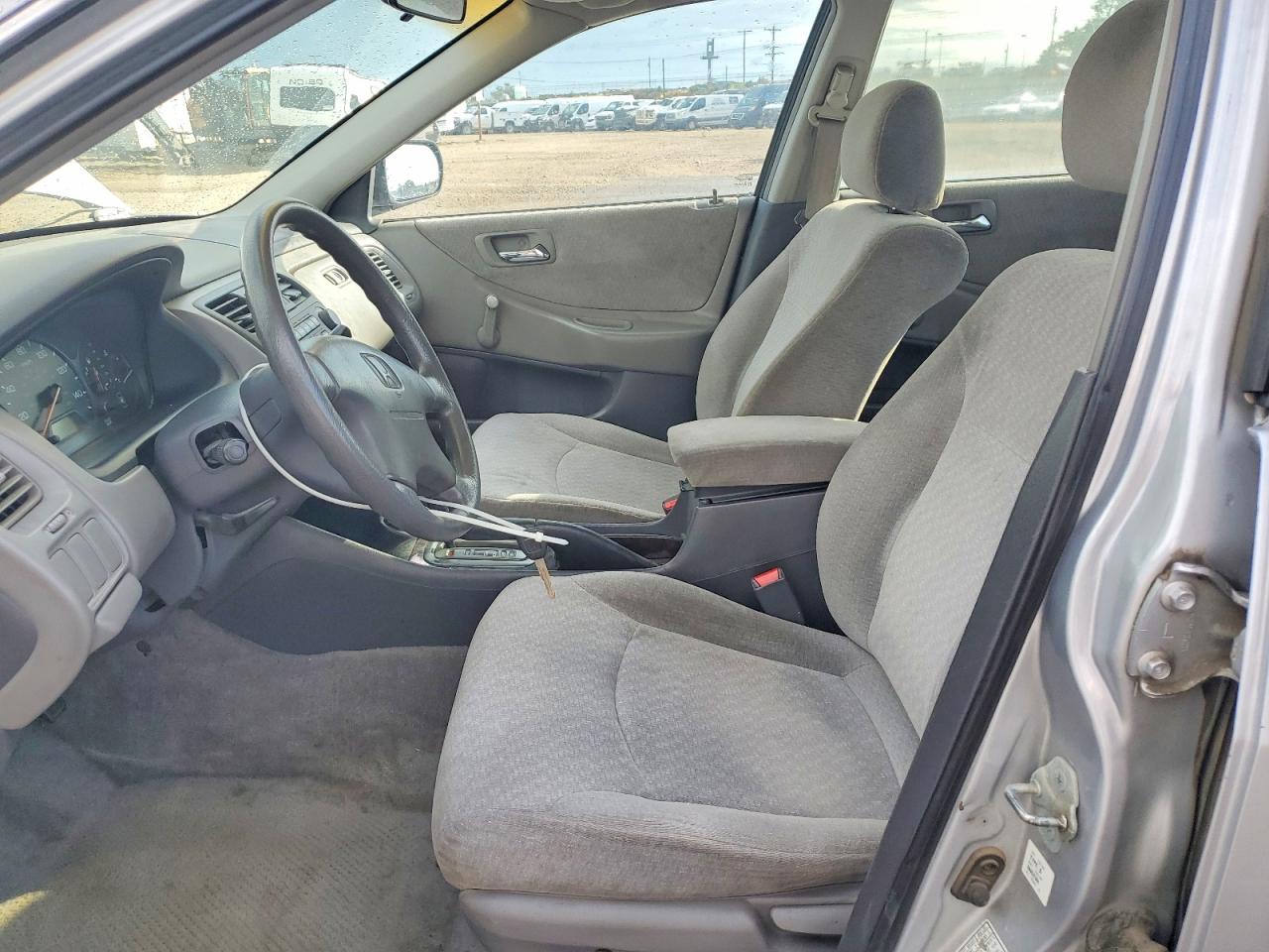2002 Honda Accord Value Серебряный vin: 1HGCF86602A153384