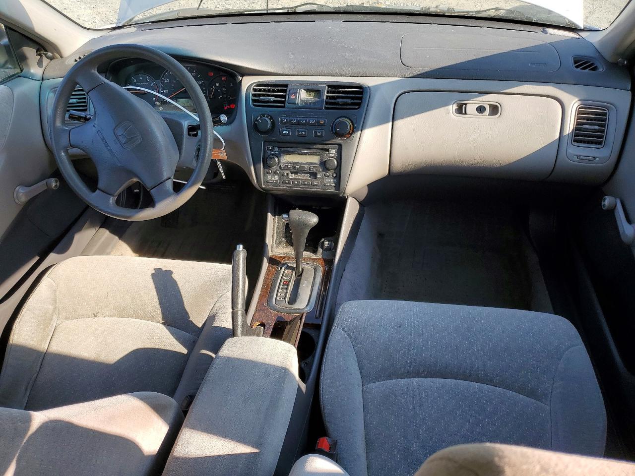 2001 Honda Accord Value Silver vin: 1HGCF86611A047895