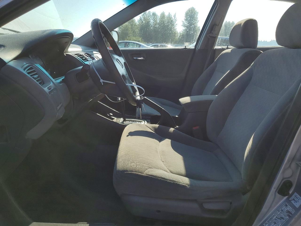 2001 Honda Accord Value Silver vin: 1HGCF86611A047895