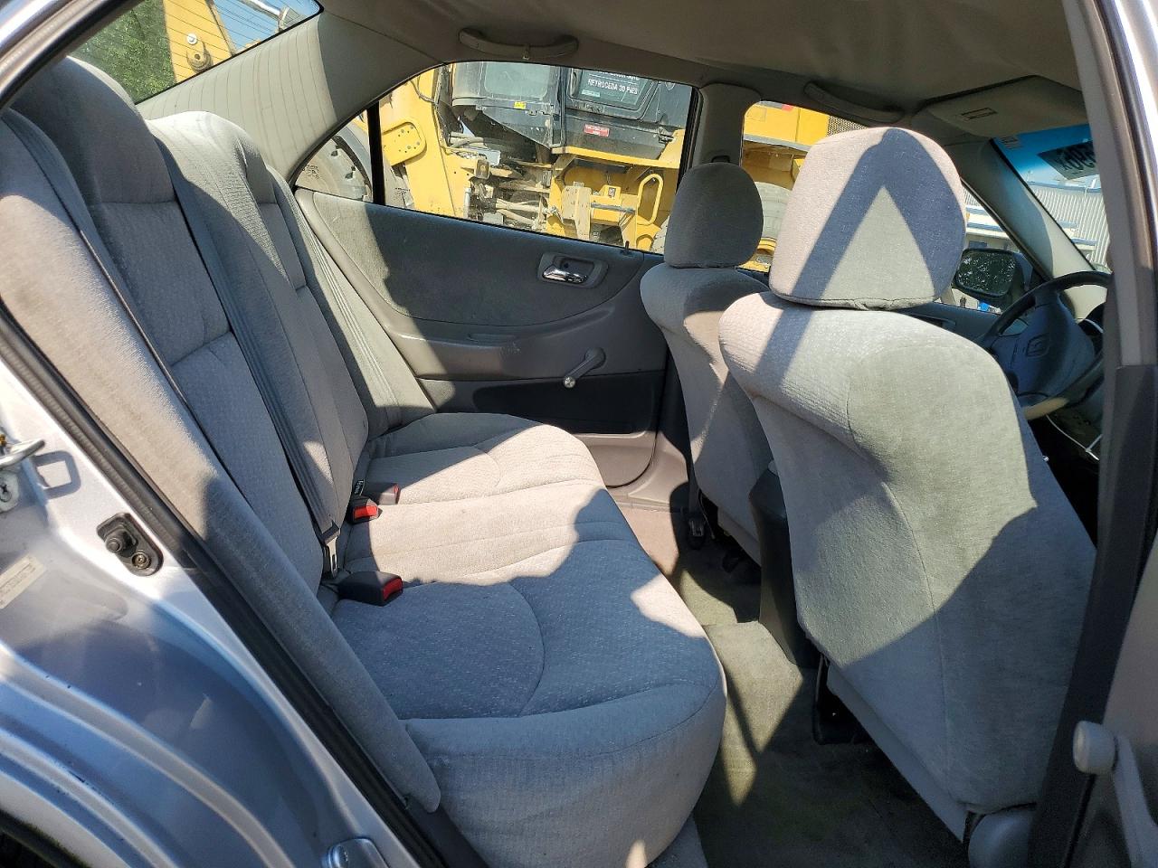 2001 Honda Accord Value Silver vin: 1HGCF86611A047895