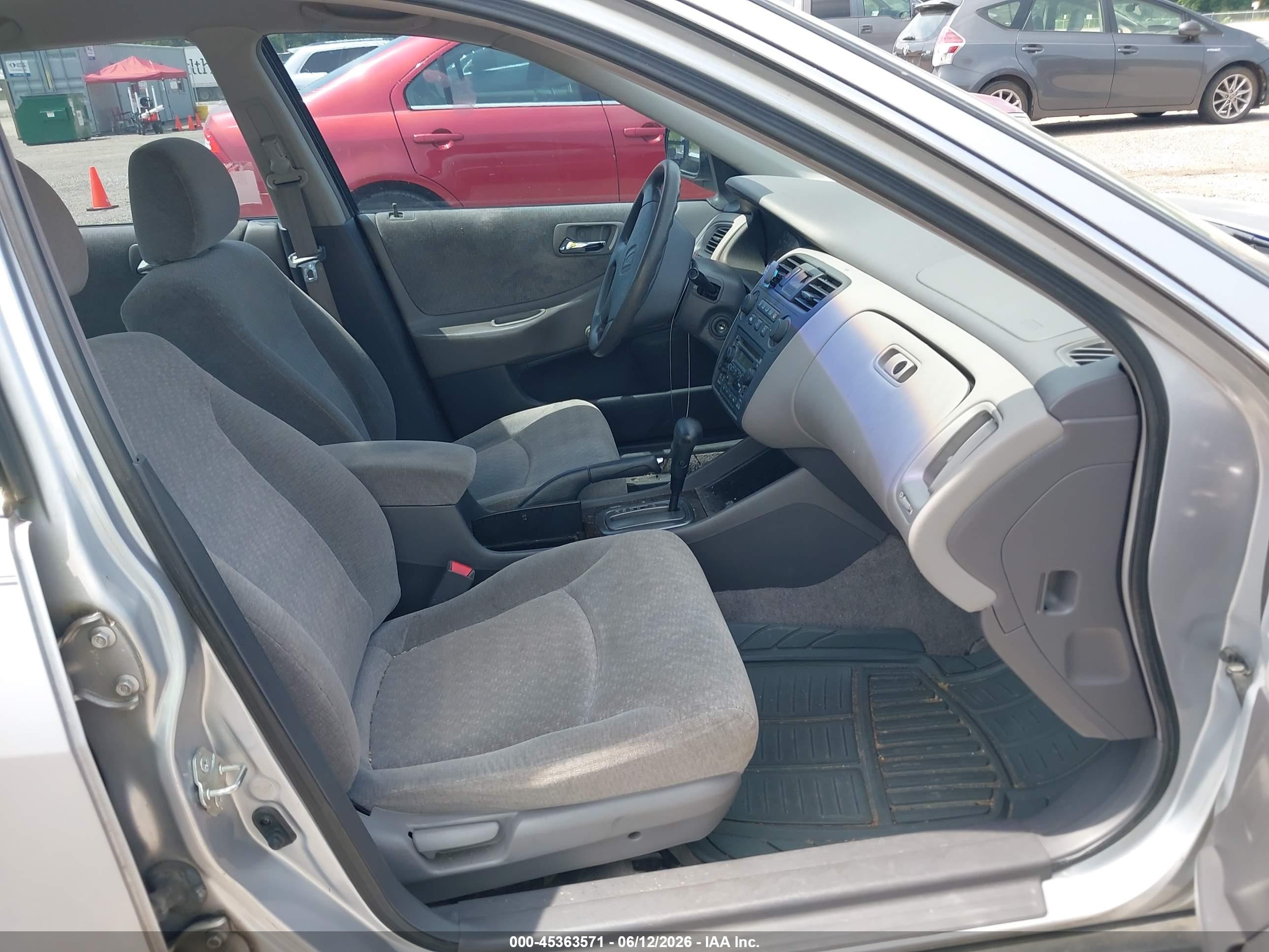 2001 Honda Accord Value Package Silver vin: 1HGCF86661A122221