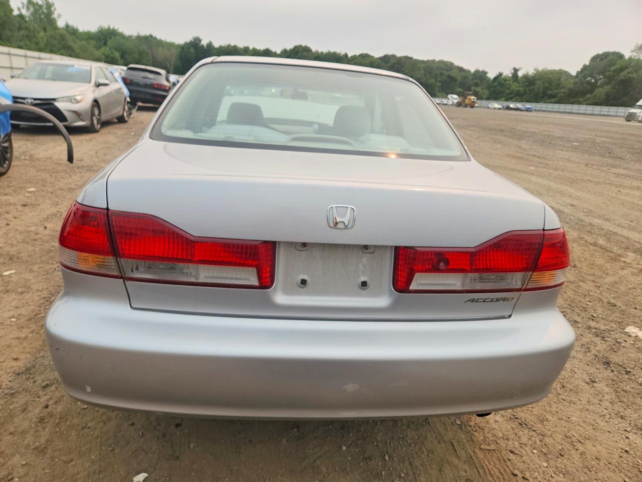 2001 Honda Accord Value Silver vin: 1HGCF86681A121684