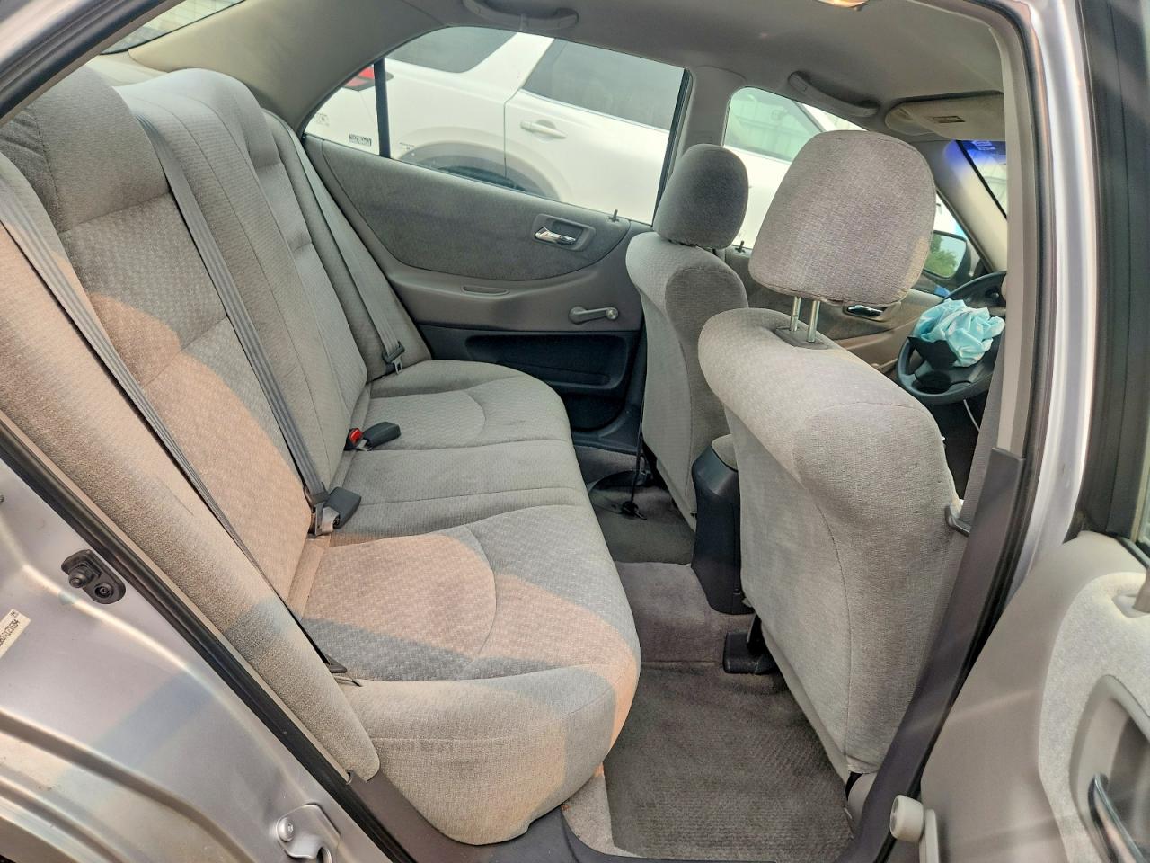 2001 Honda Accord Value Silver vin: 1HGCF86681A121684