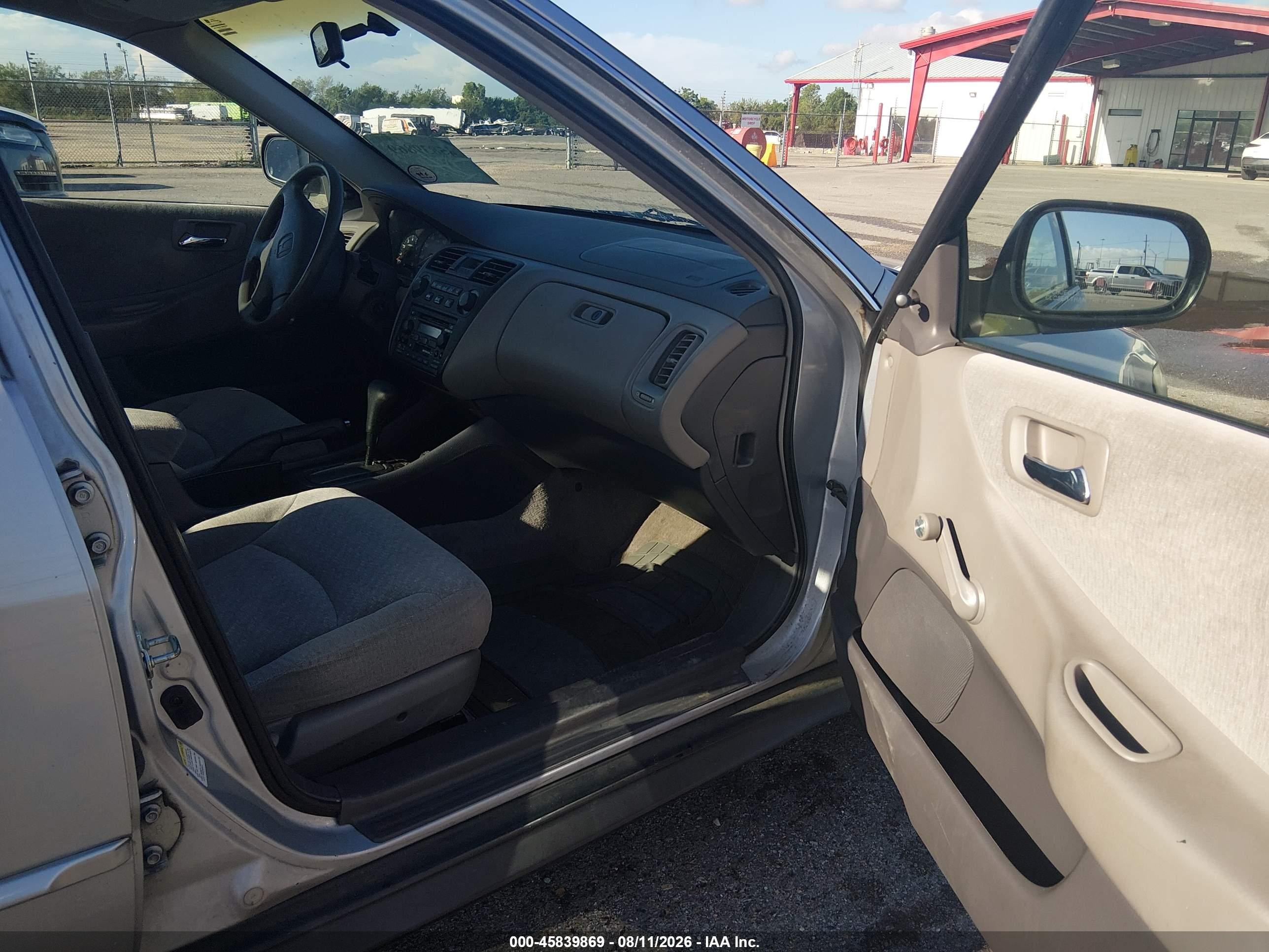 2001 Honda Accord Value Package Silver vin: 1HGCF866X1A096996