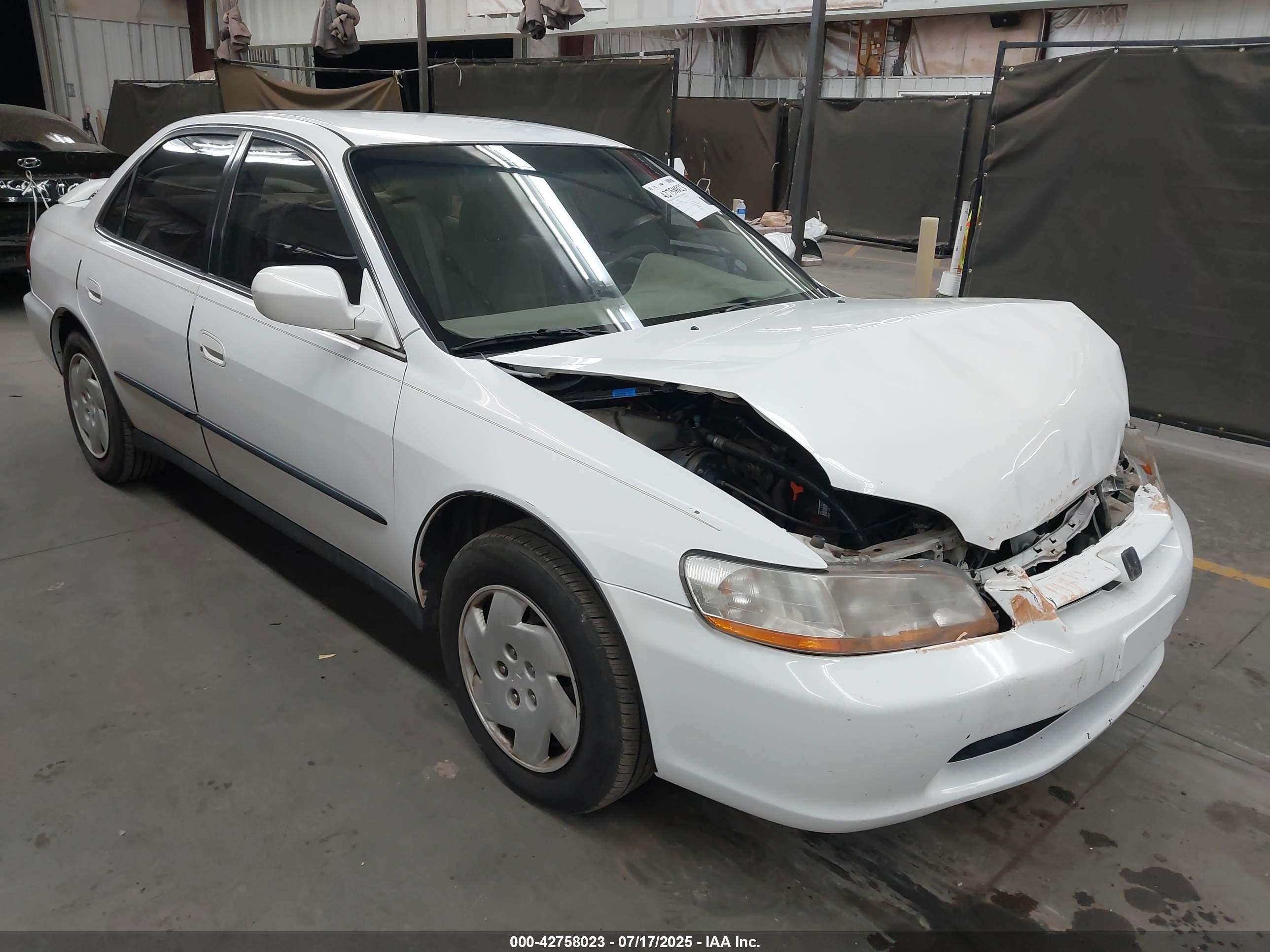 1HGCG1643YA019044