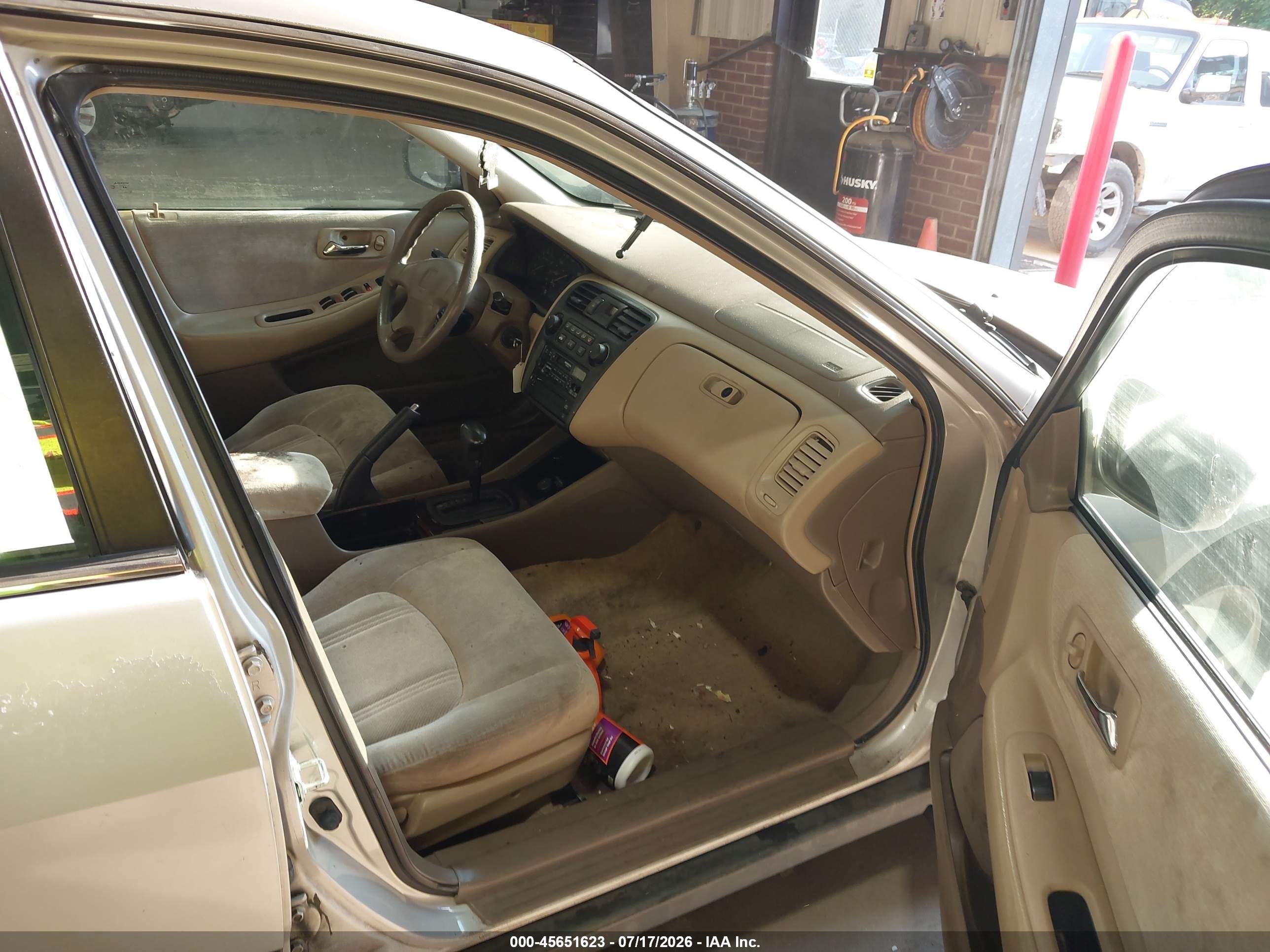 1999 Honda Accord Lx V6 Champagne vin: 1HGCG1644XA057770