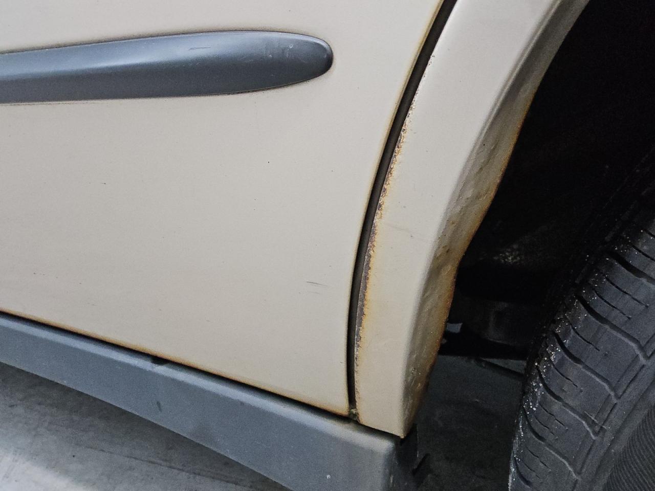 2000 Honda Accord Lx Tan vin: 1HGCG1644YA009235 Damage: Left Rocker Panel, Heavy Scratch, > 12 Inches
