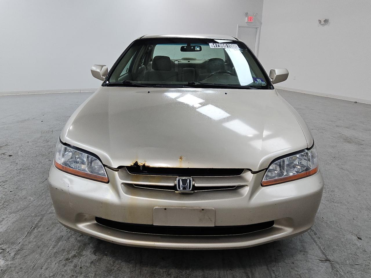 2000 Honda Accord Lx Tan vin: 1HGCG1644YA009235 Damage: Hood, Rust, Severe Damage