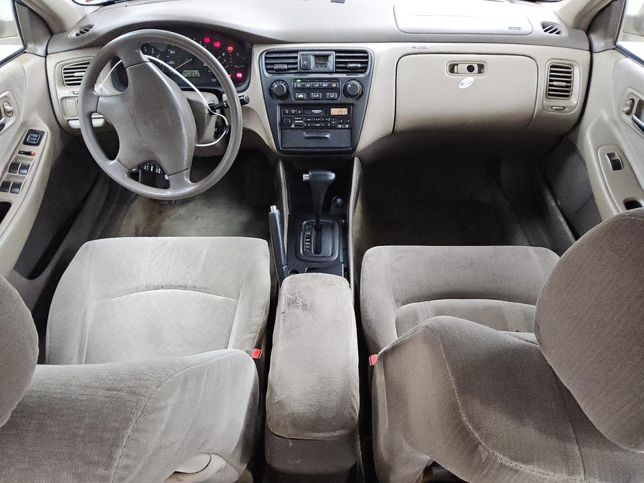 2000 Honda Accord Lx Tan vin: 1HGCG1644YA009235 Damage: Front Center Armrest, Stained, Permanent