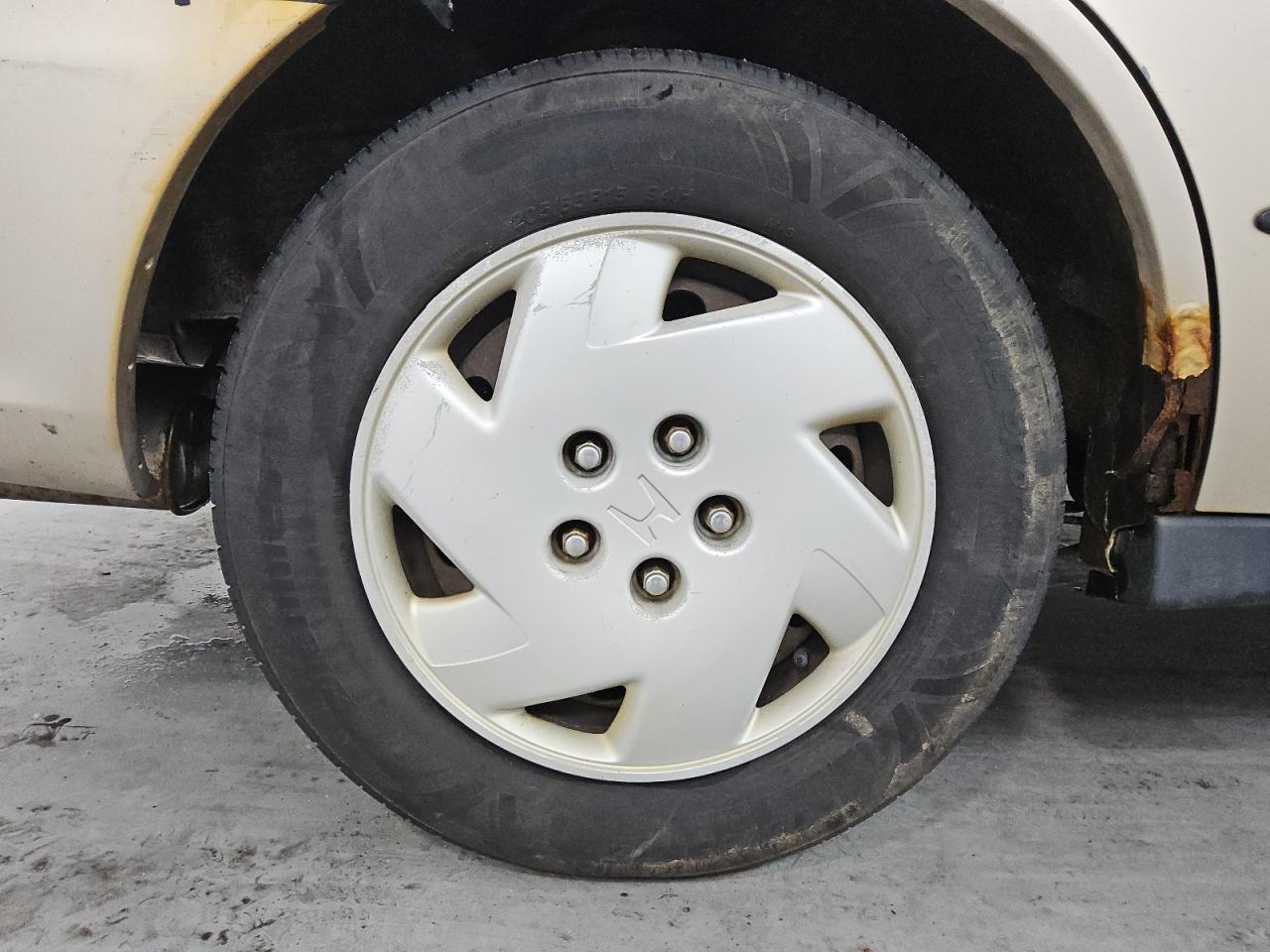 2000 Honda Accord Lx Tan vin: 1HGCG1644YA009235 Damage: Right Rear Wheel Cover, Curb Rash, 6 To 7 Inches