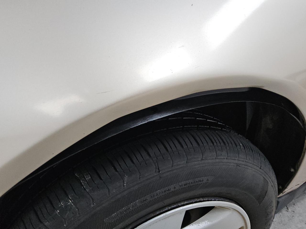 2000 Honda Accord Lx Tan vin: 1HGCG1644YA009235 Damage: Left Front Fender, Dent(S) W/ Paint Dmg, 4 To 5 Inches