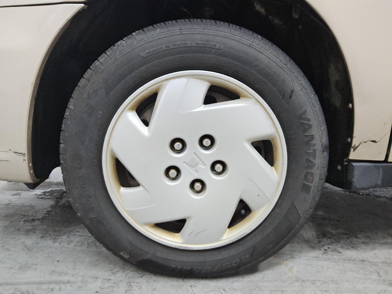 2000 Honda Accord Lx Tan vin: 1HGCG1644YA009235 Damage: Left Front Wheel Cover, Curb Rash, 7 To 8 Inches