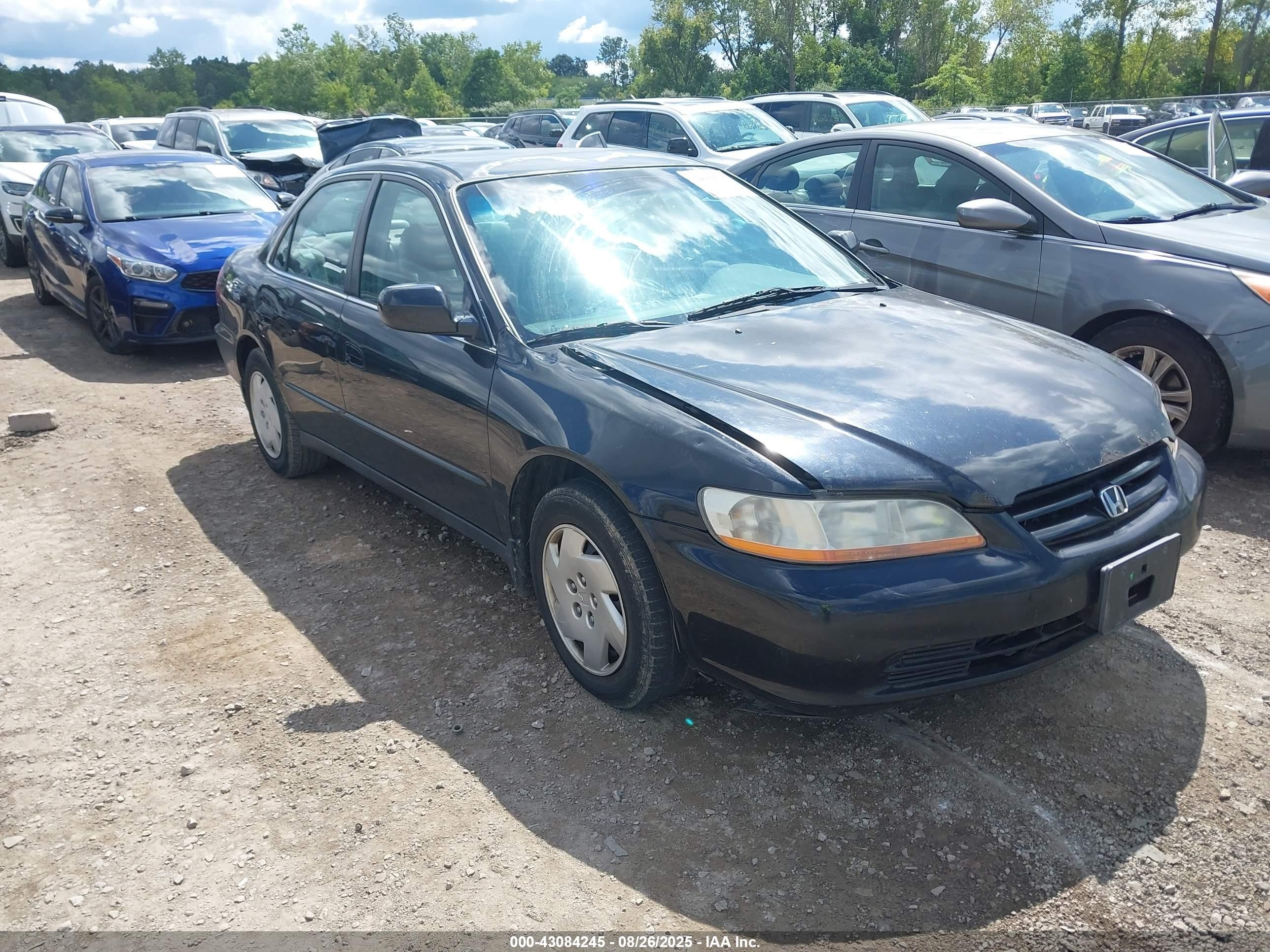1HGCG1644YA058841