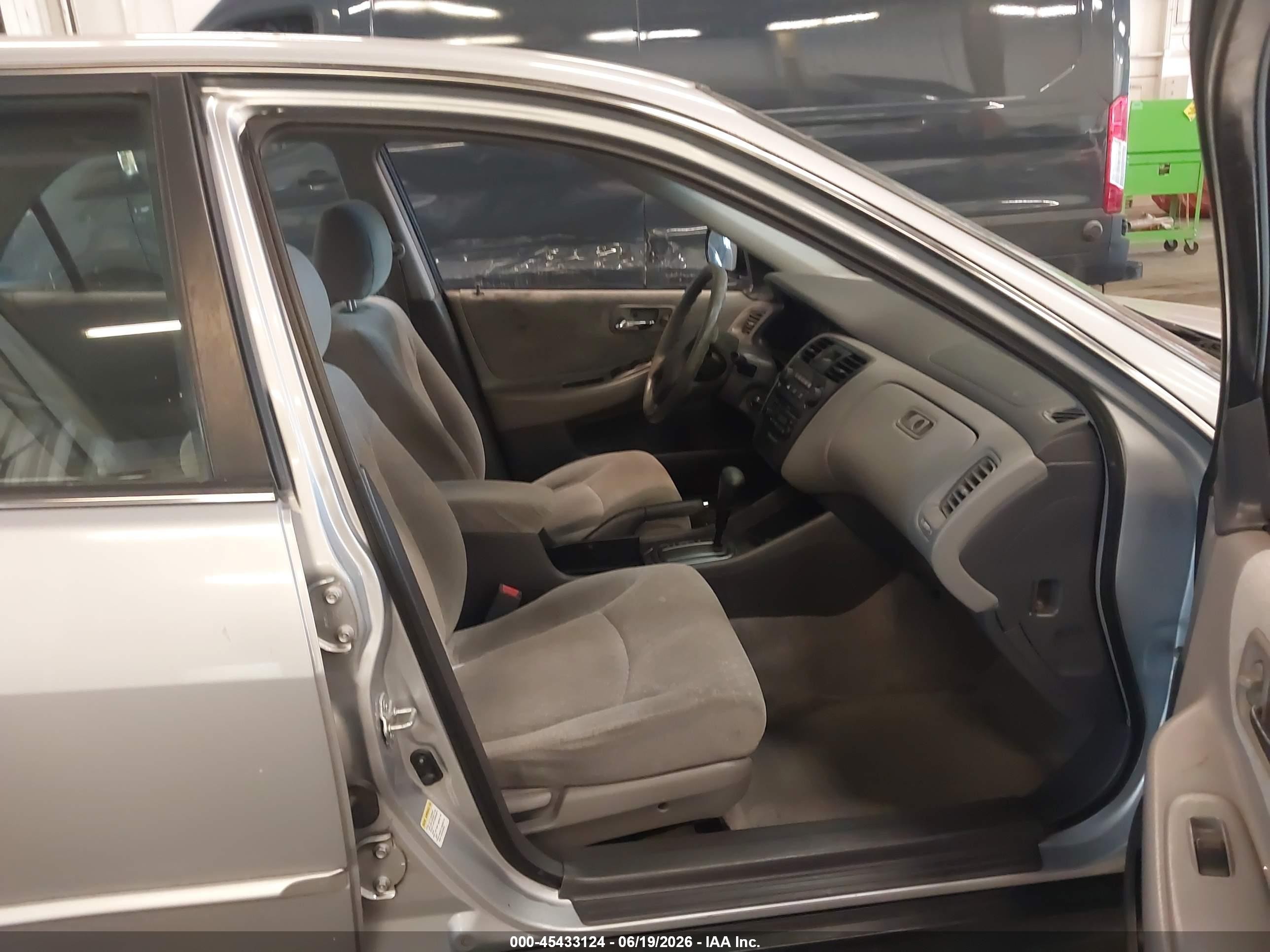 2001 Honda Accord 3.0 Lx Silver vin: 1HGCG16451A012117