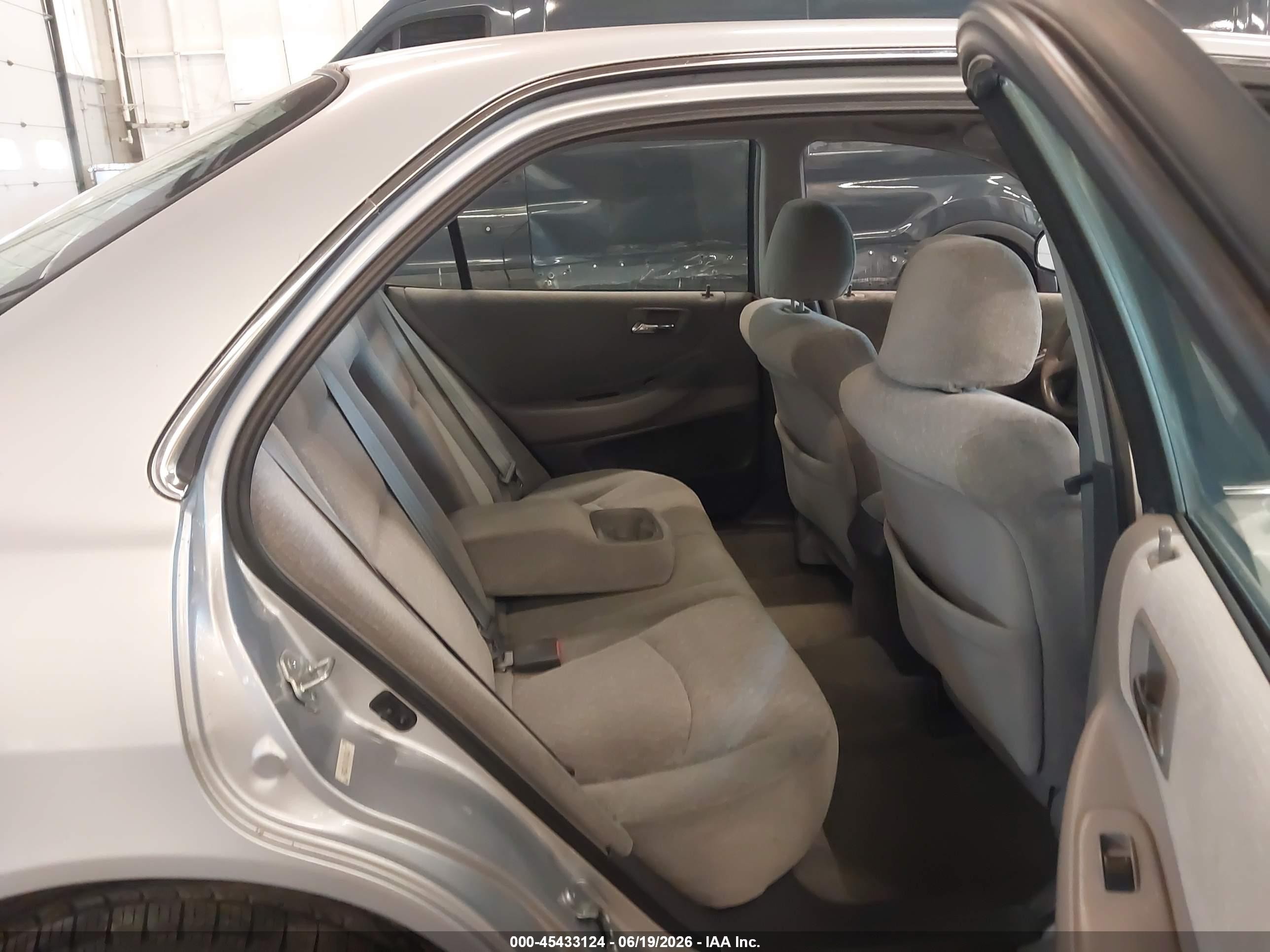 2001 Honda Accord 3.0 Lx Silver vin: 1HGCG16451A012117
