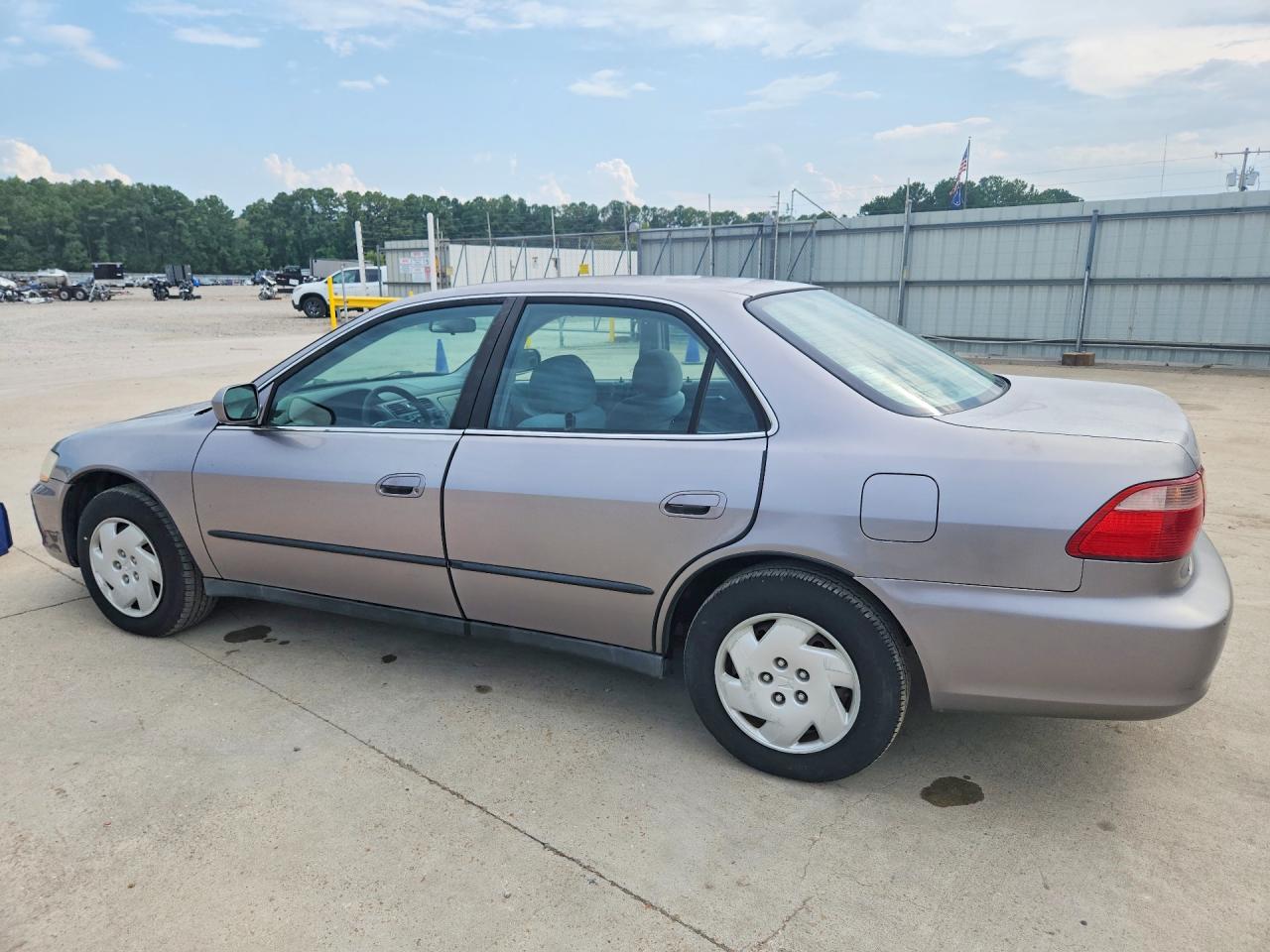 2000 Honda Accord Lx Silver vin: 1HGCG1649YA015631