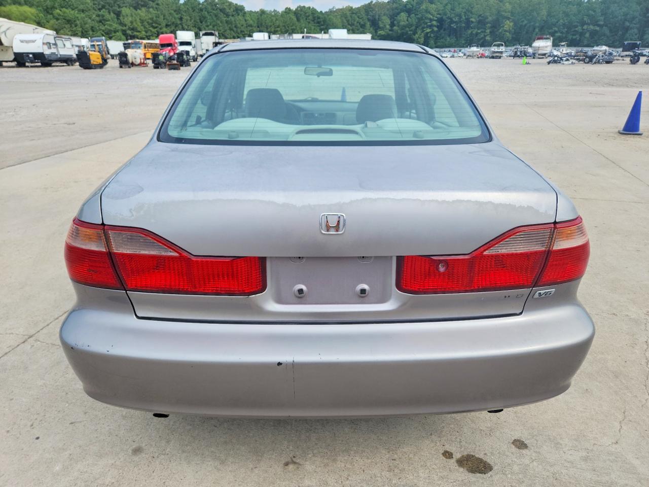 2000 Honda Accord Lx Silver vin: 1HGCG1649YA015631